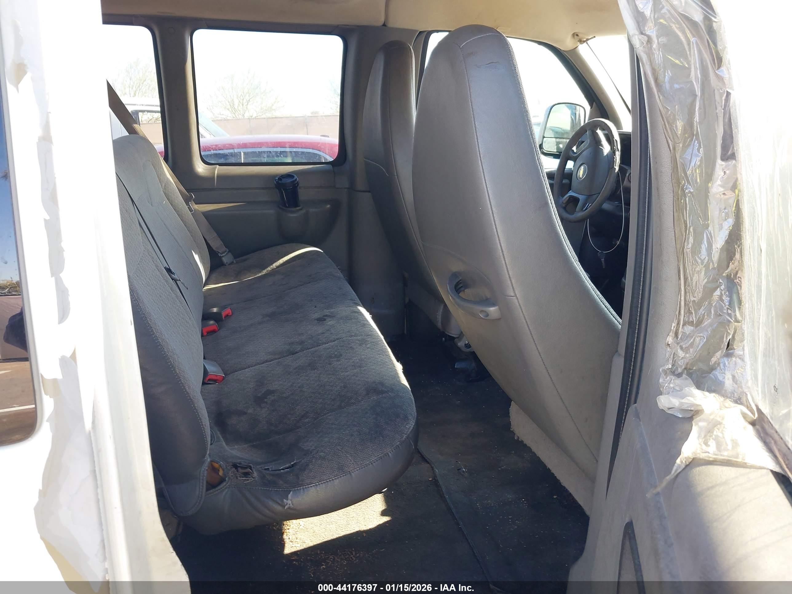 CHEVROLET EXPRESS image 8