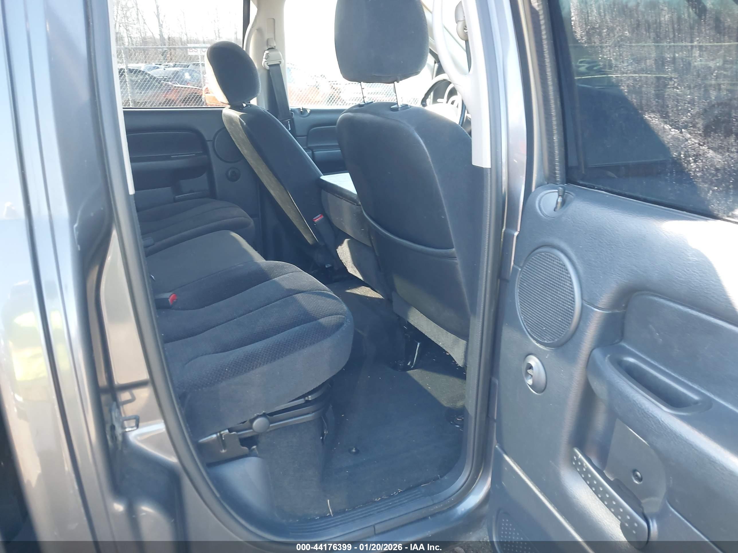 DODGE RAM image 8