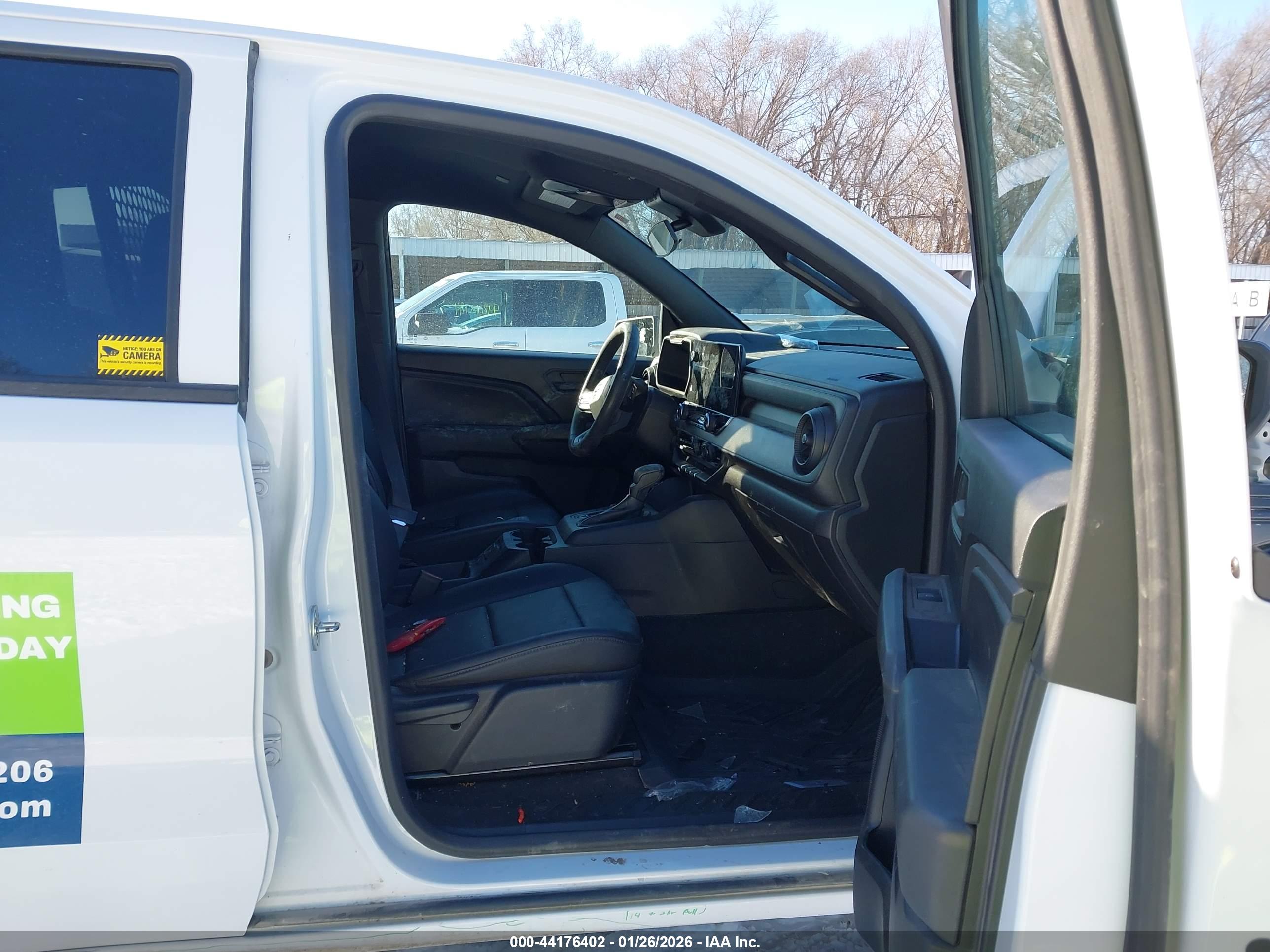 CHEVROLET COLORADO image 5