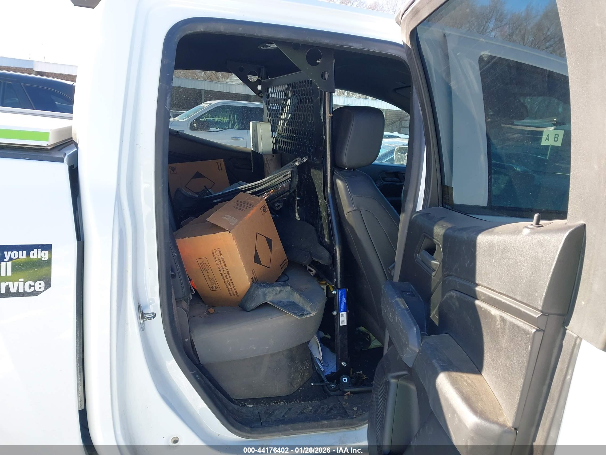 CHEVROLET COLORADO image 8