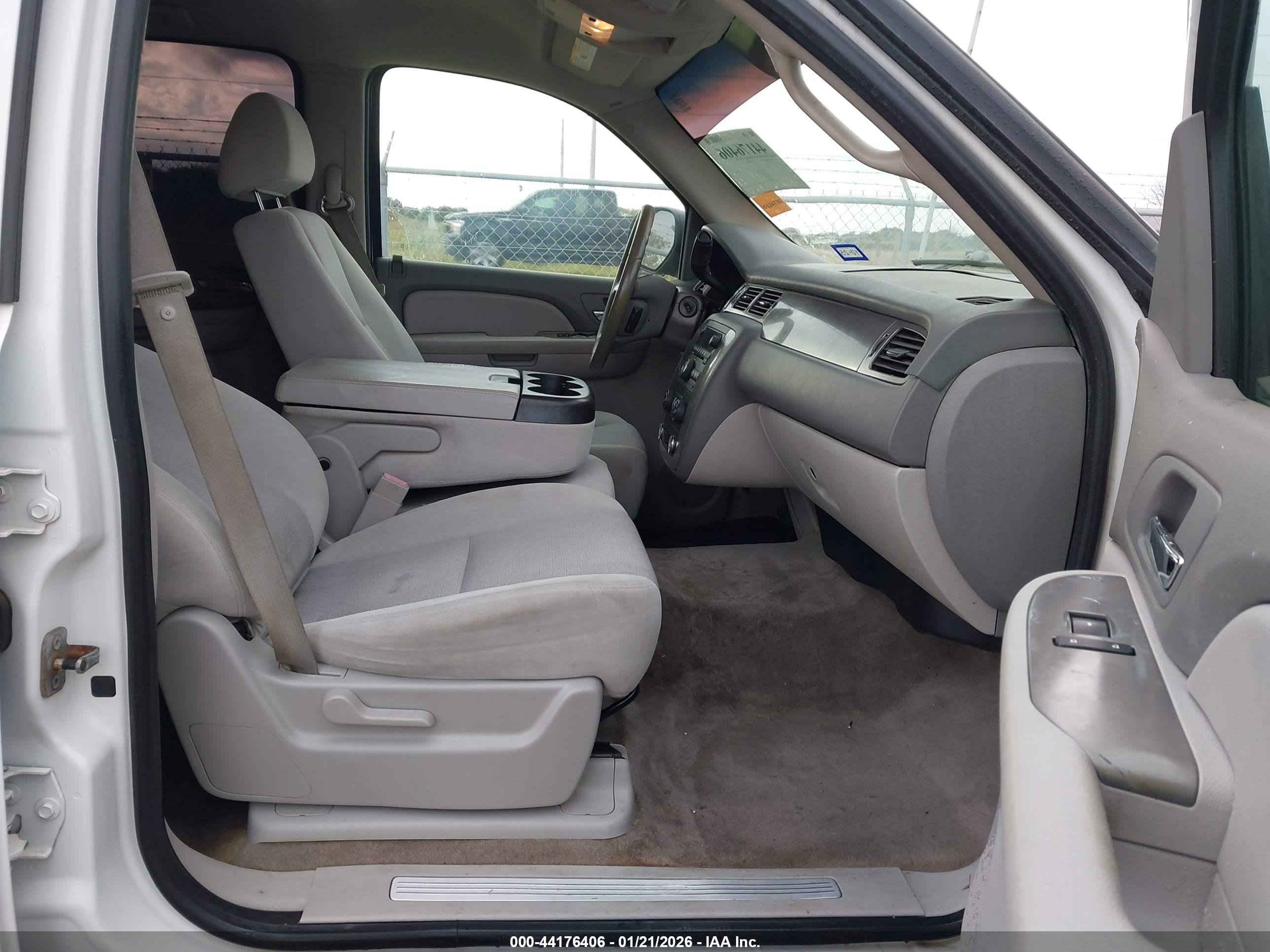 CHEVROLET TAHOE image 5