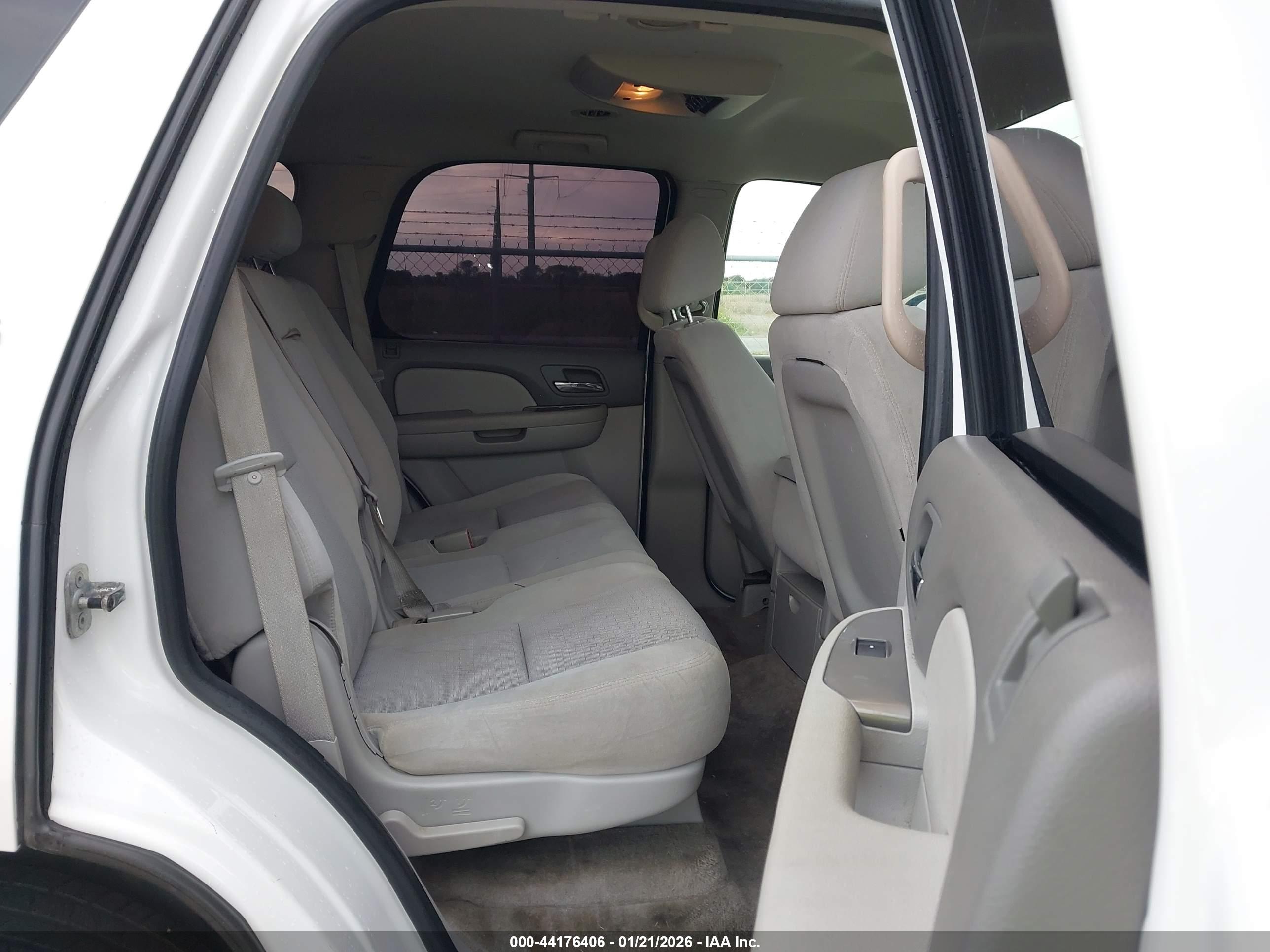 CHEVROLET TAHOE image 8