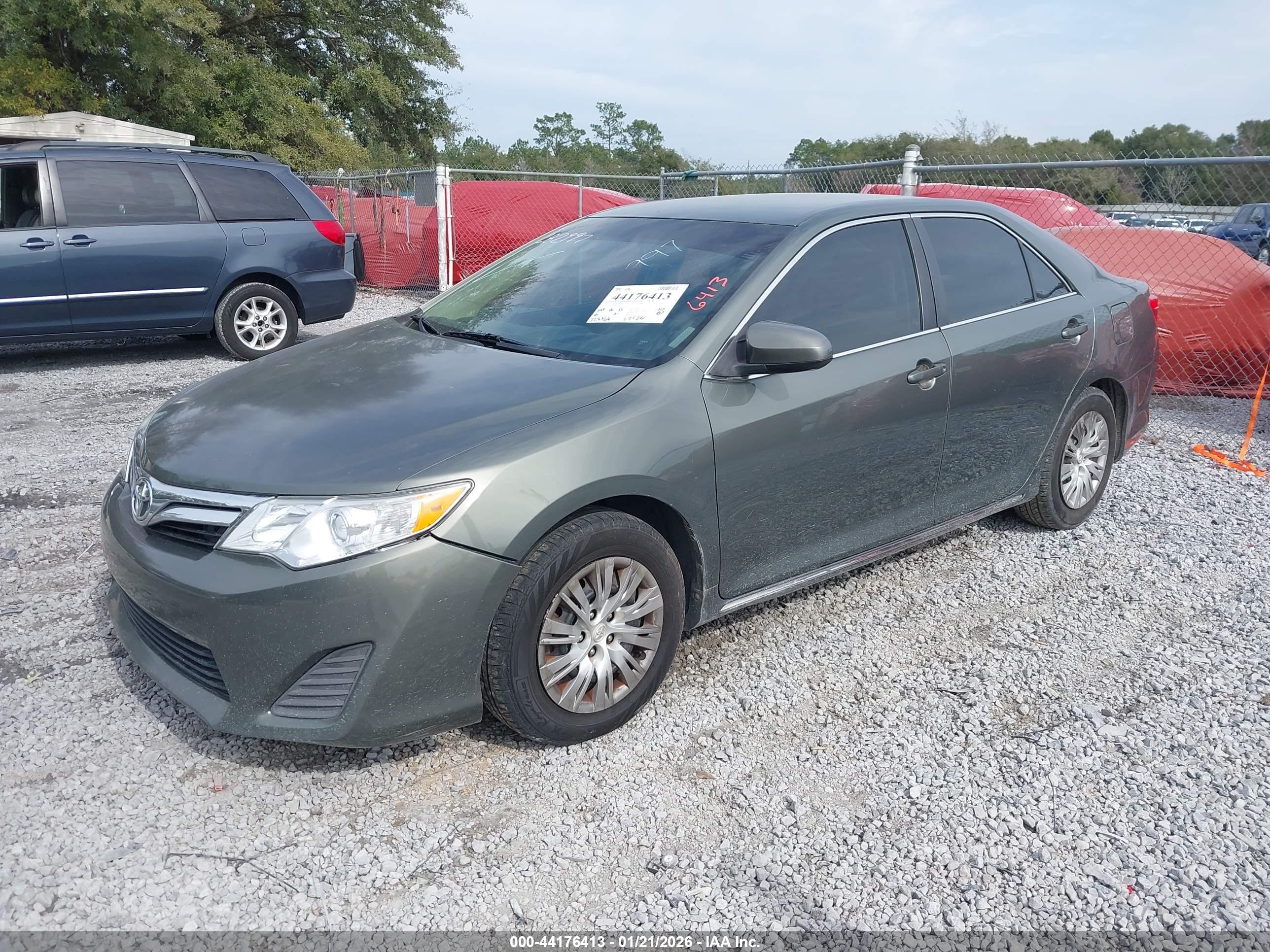 TOYOTA CAMRY image 2