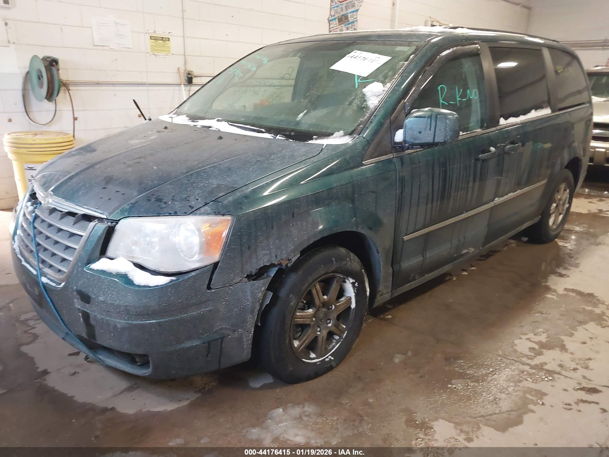CHRYSLER TOWN image 2