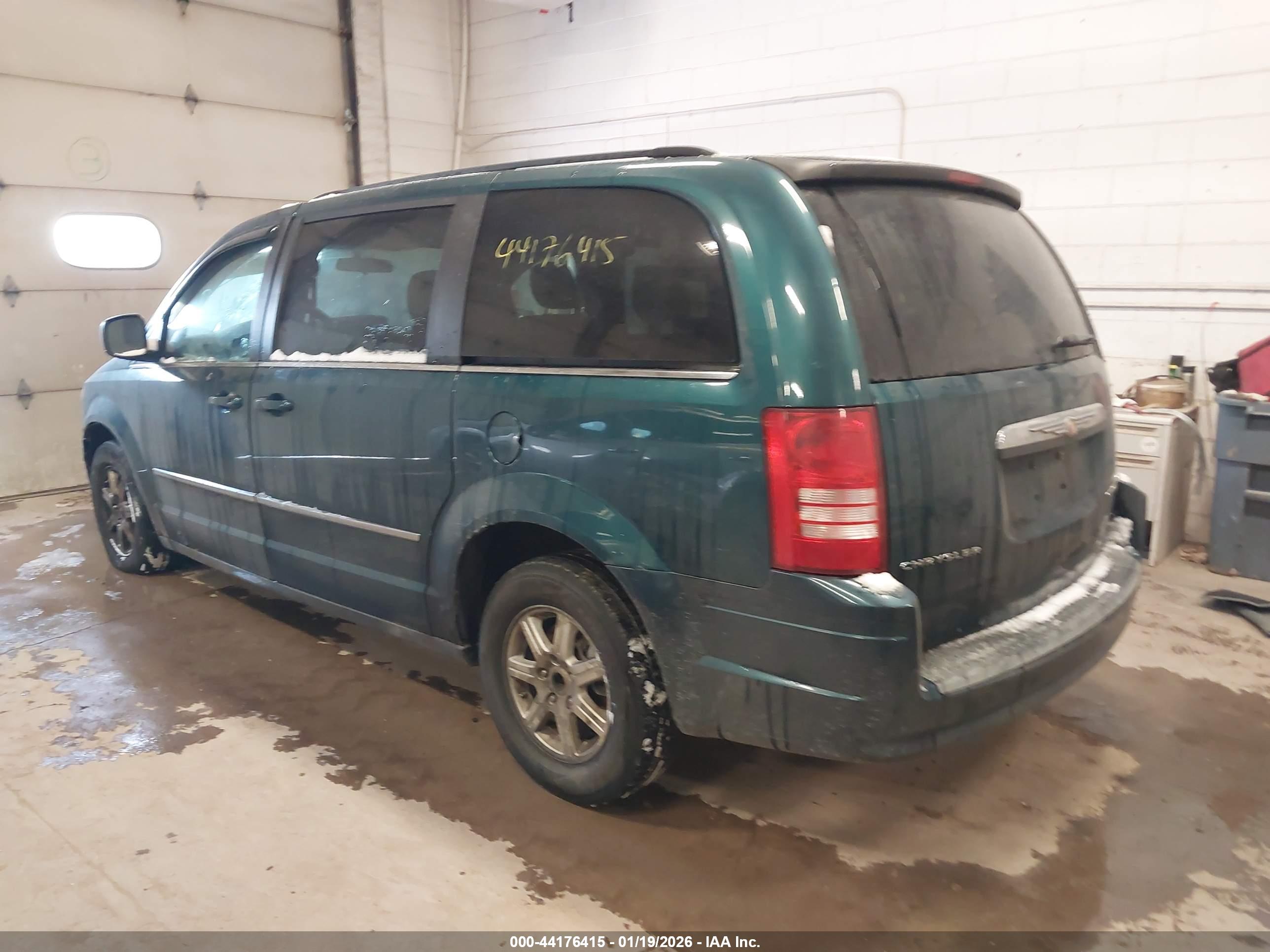 CHRYSLER TOWN image 3