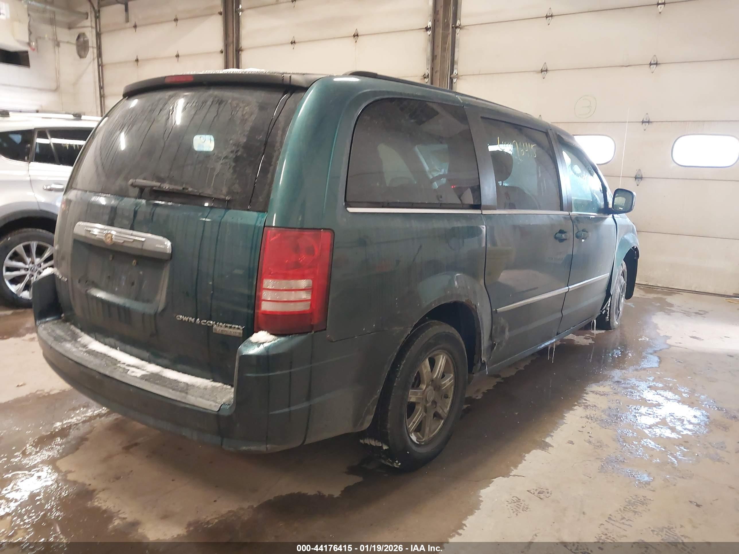 CHRYSLER TOWN image 4