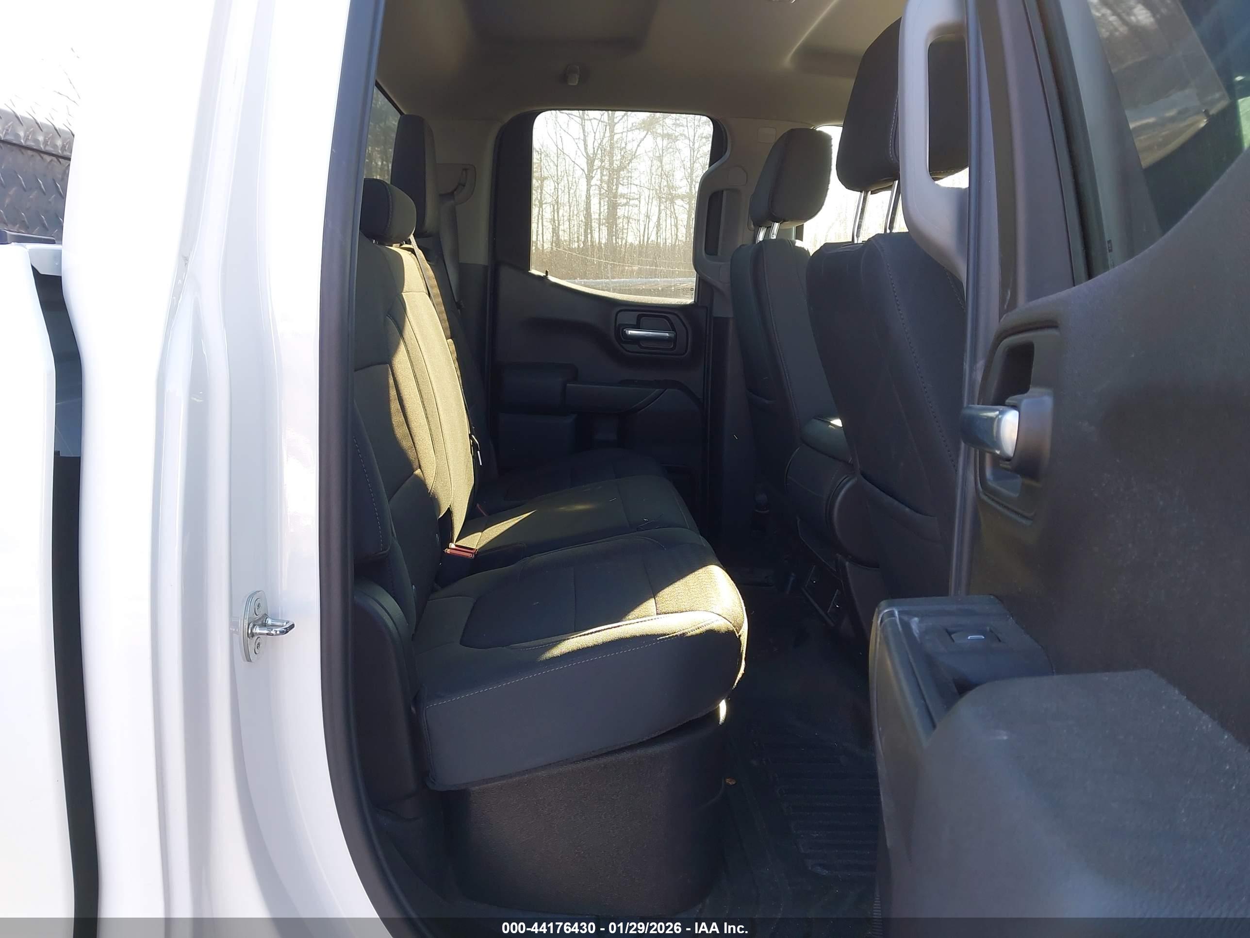 CHEVROLET SILVERADO image 8
