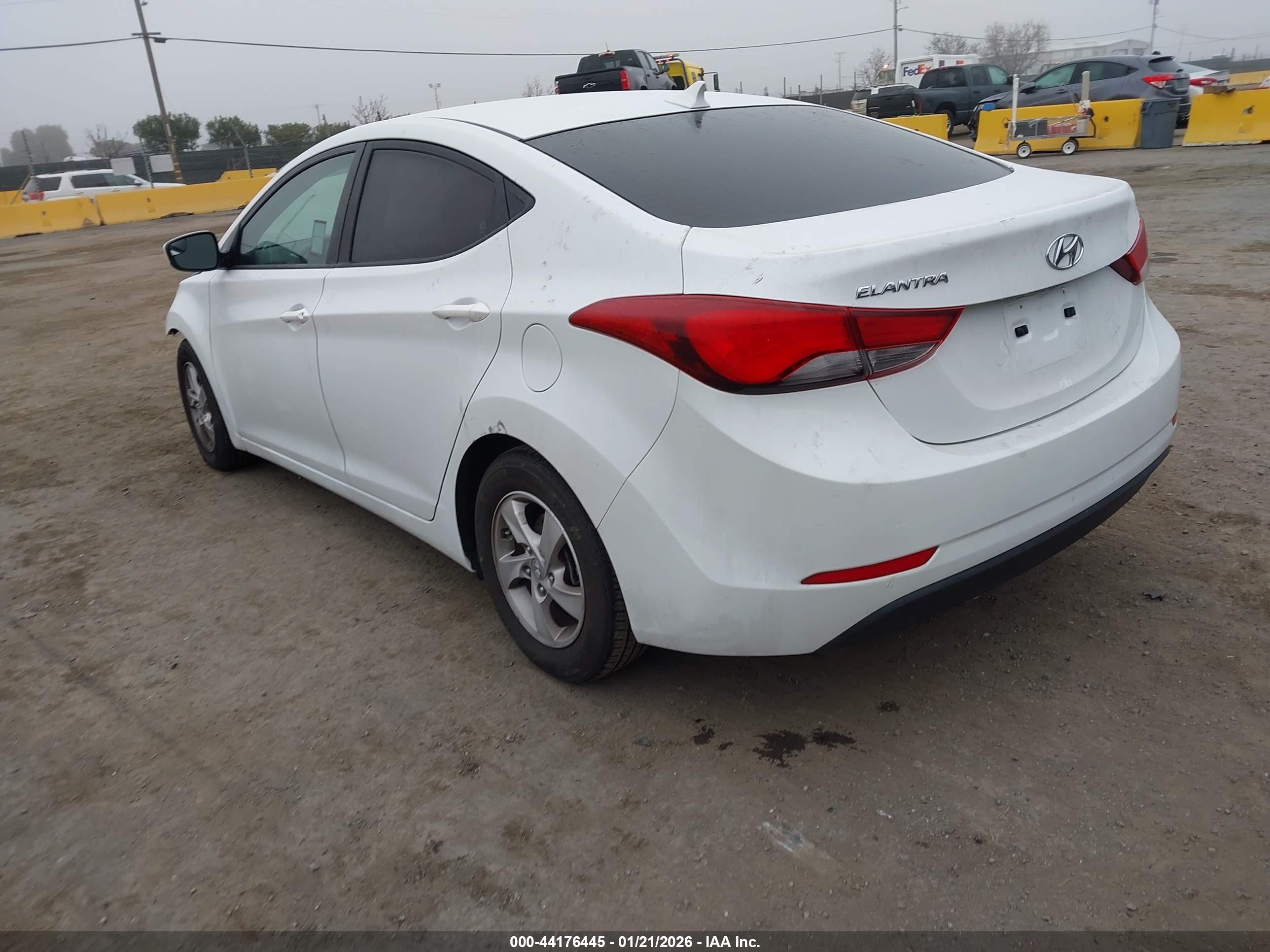 HYUNDAI ELANTRA image 3