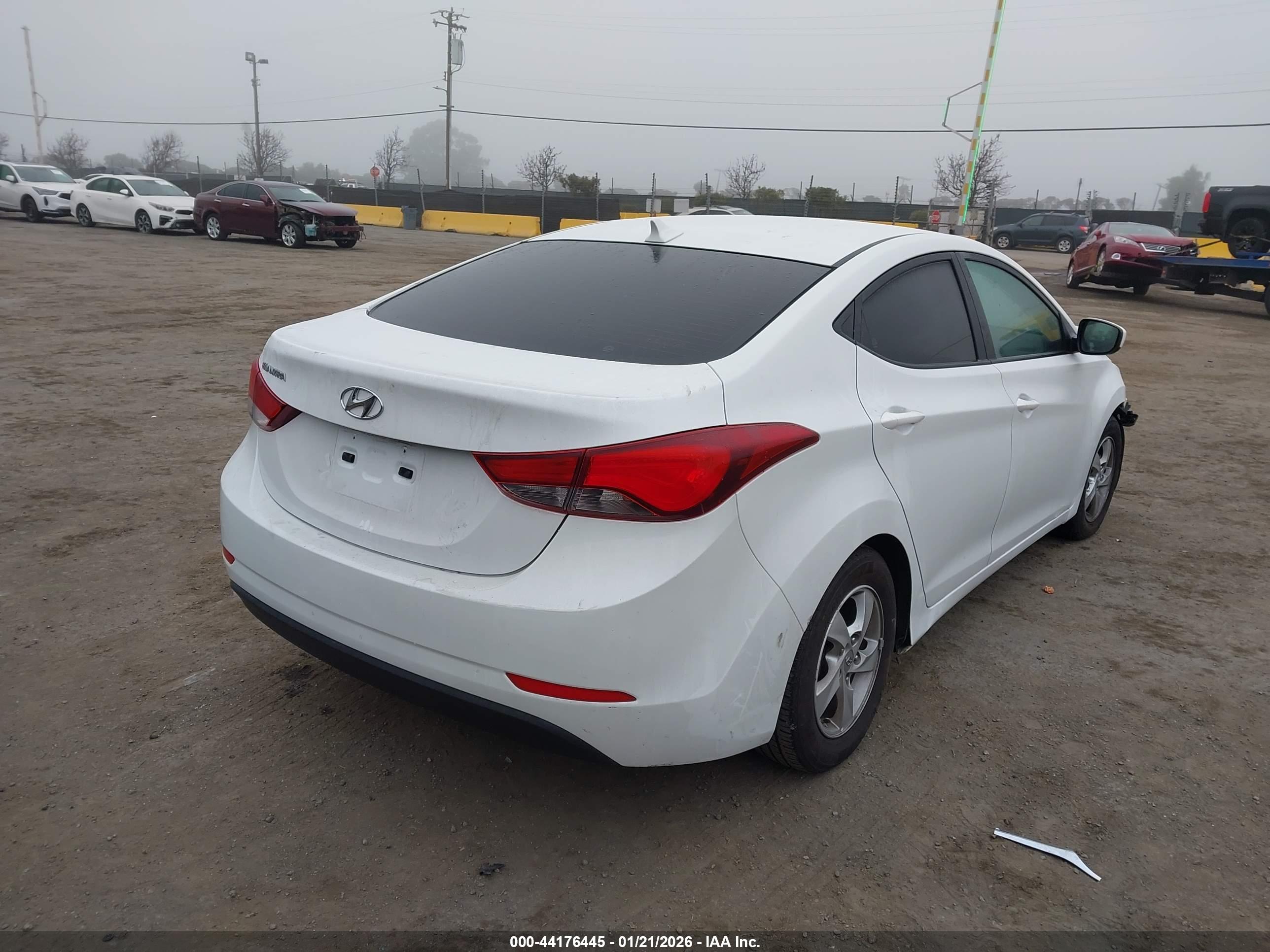 HYUNDAI ELANTRA image 4