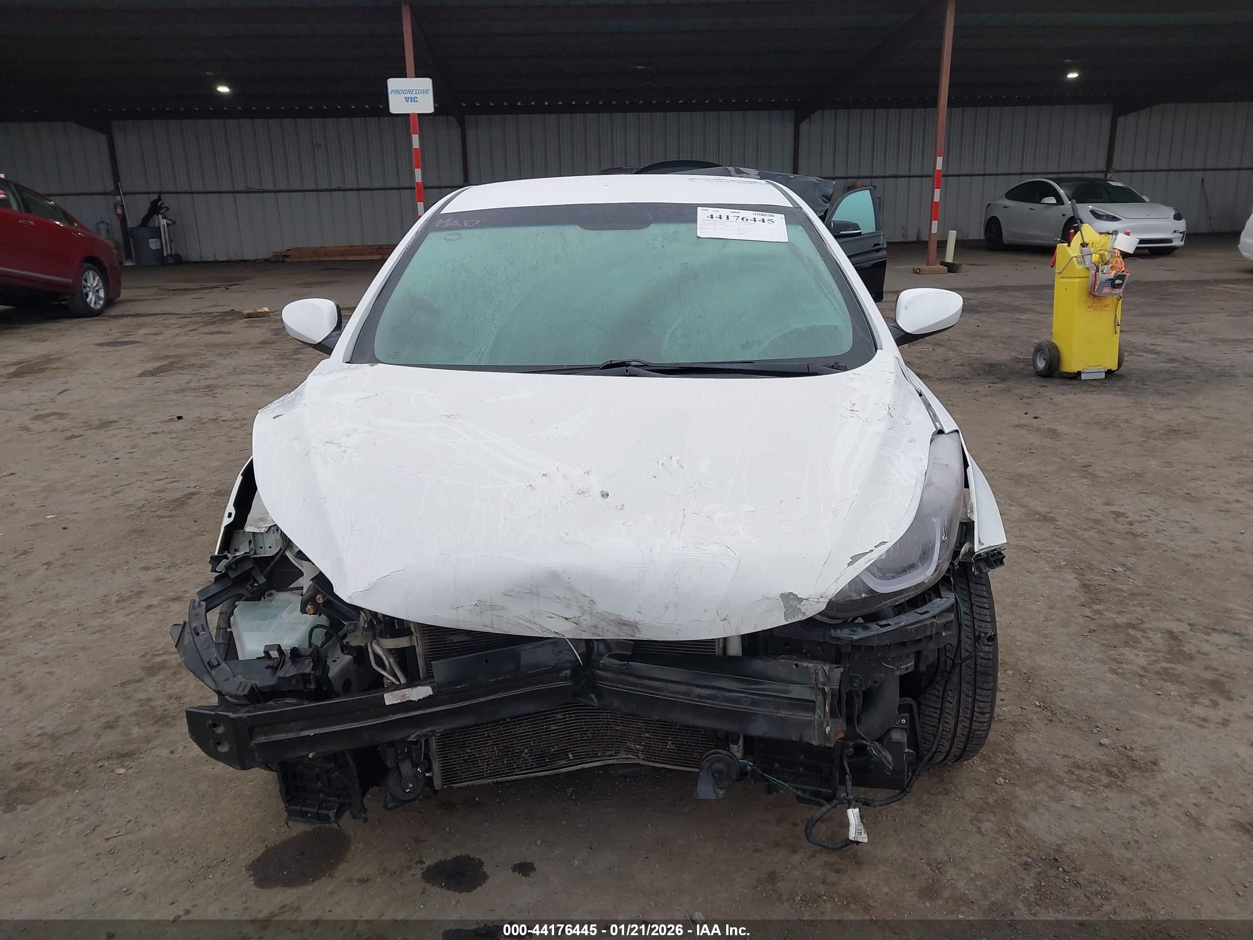 HYUNDAI ELANTRA image 6