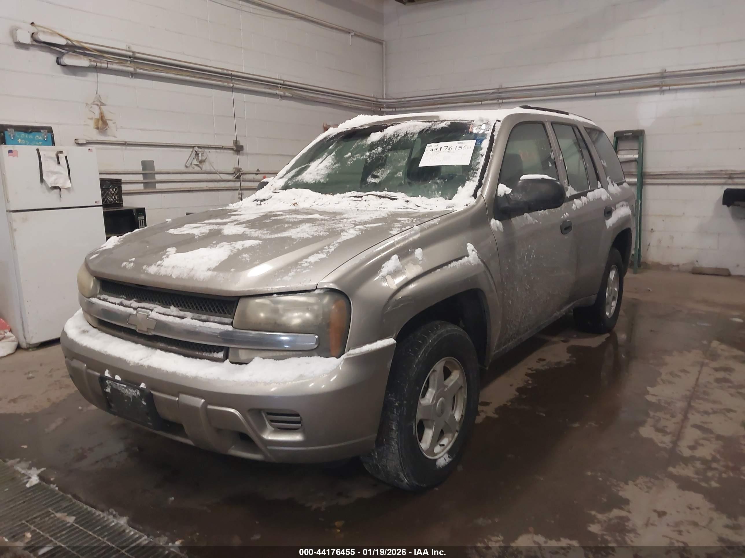 CHEVROLET TRAILBLAZER image 2