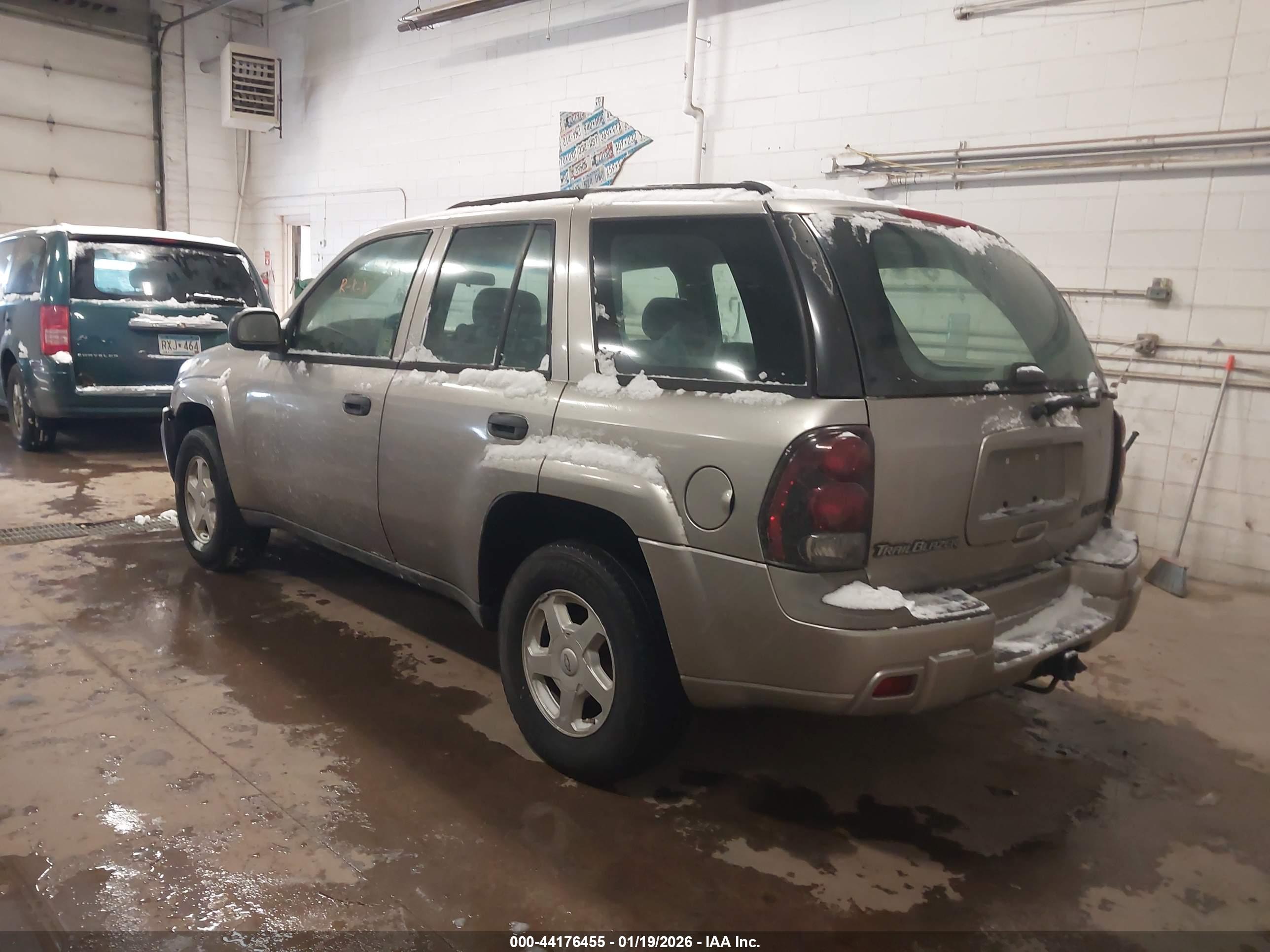 CHEVROLET TRAILBLAZER image 3