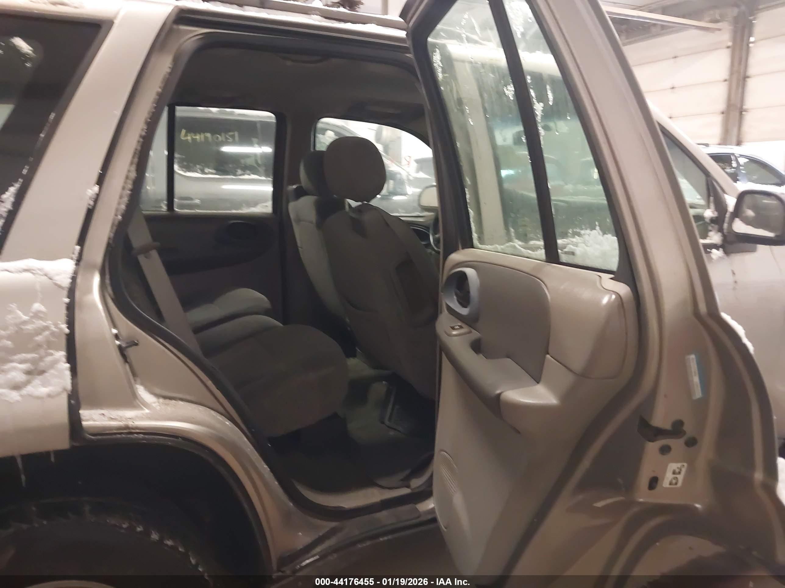 CHEVROLET TRAILBLAZER image 8