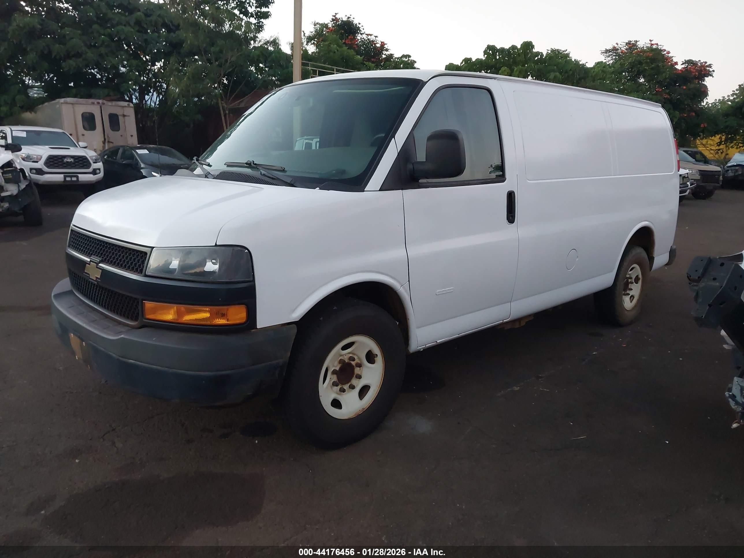 CHEVROLET EXPRESS image 2