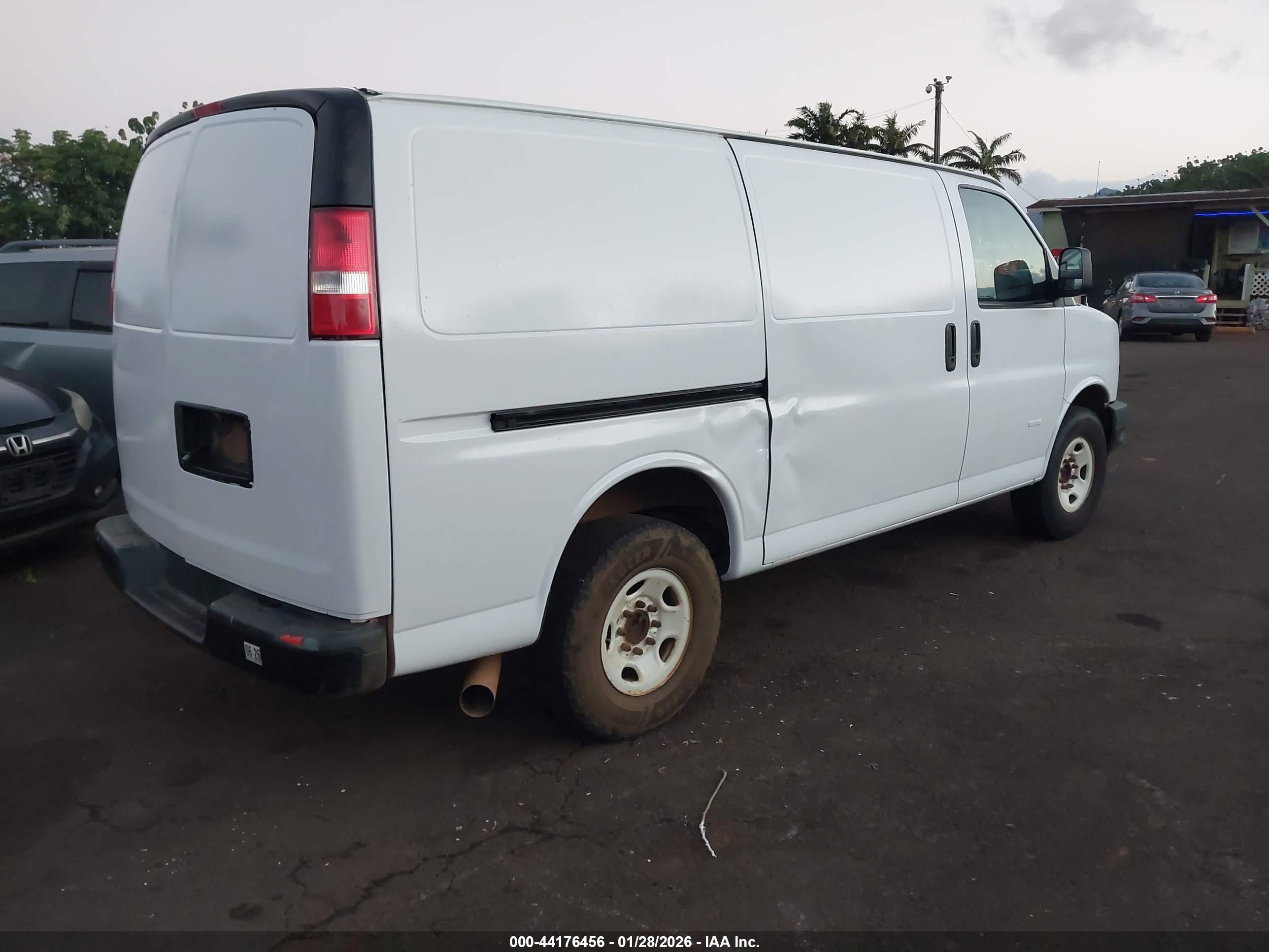 CHEVROLET EXPRESS image 4