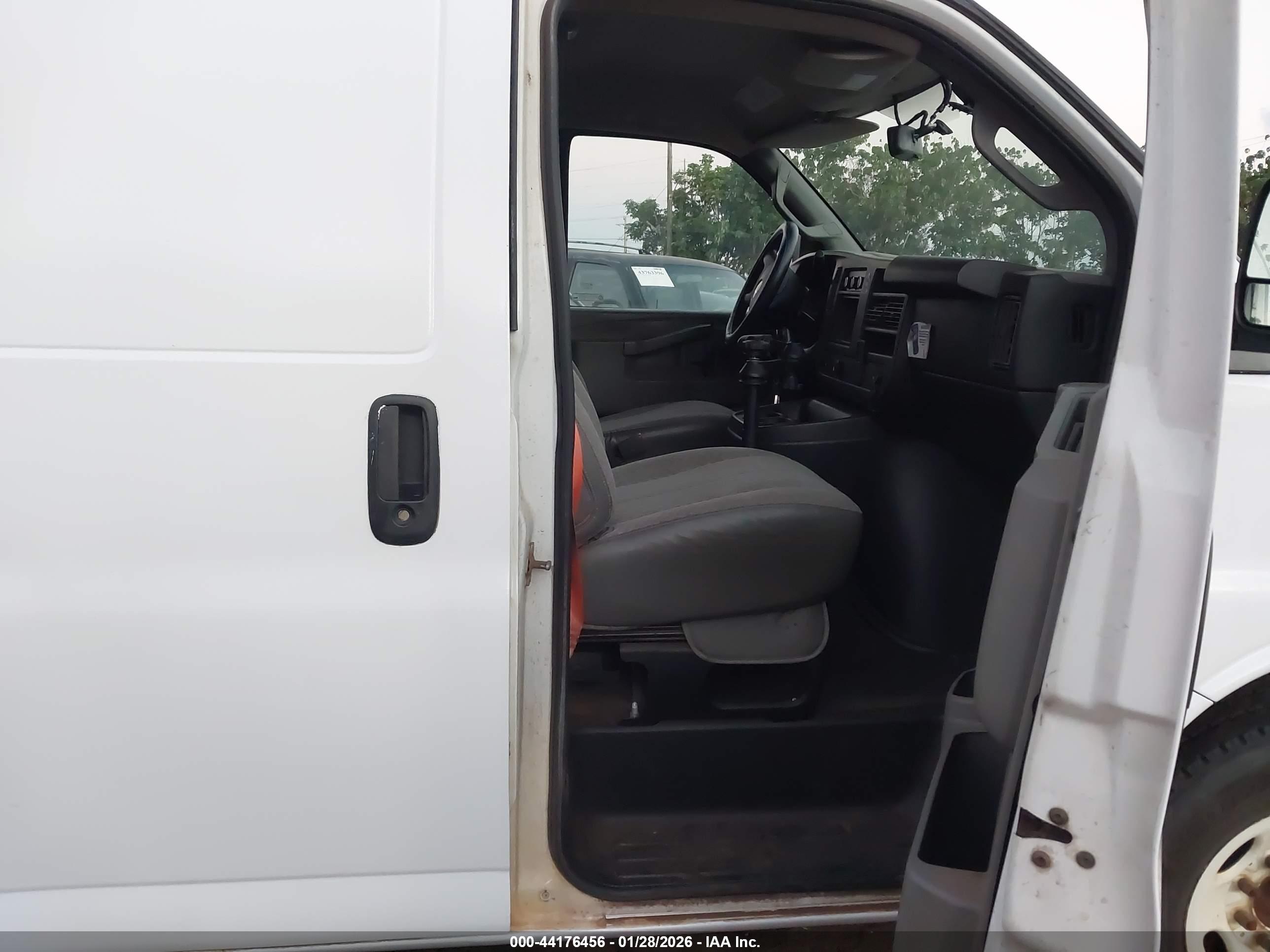 CHEVROLET EXPRESS image 5