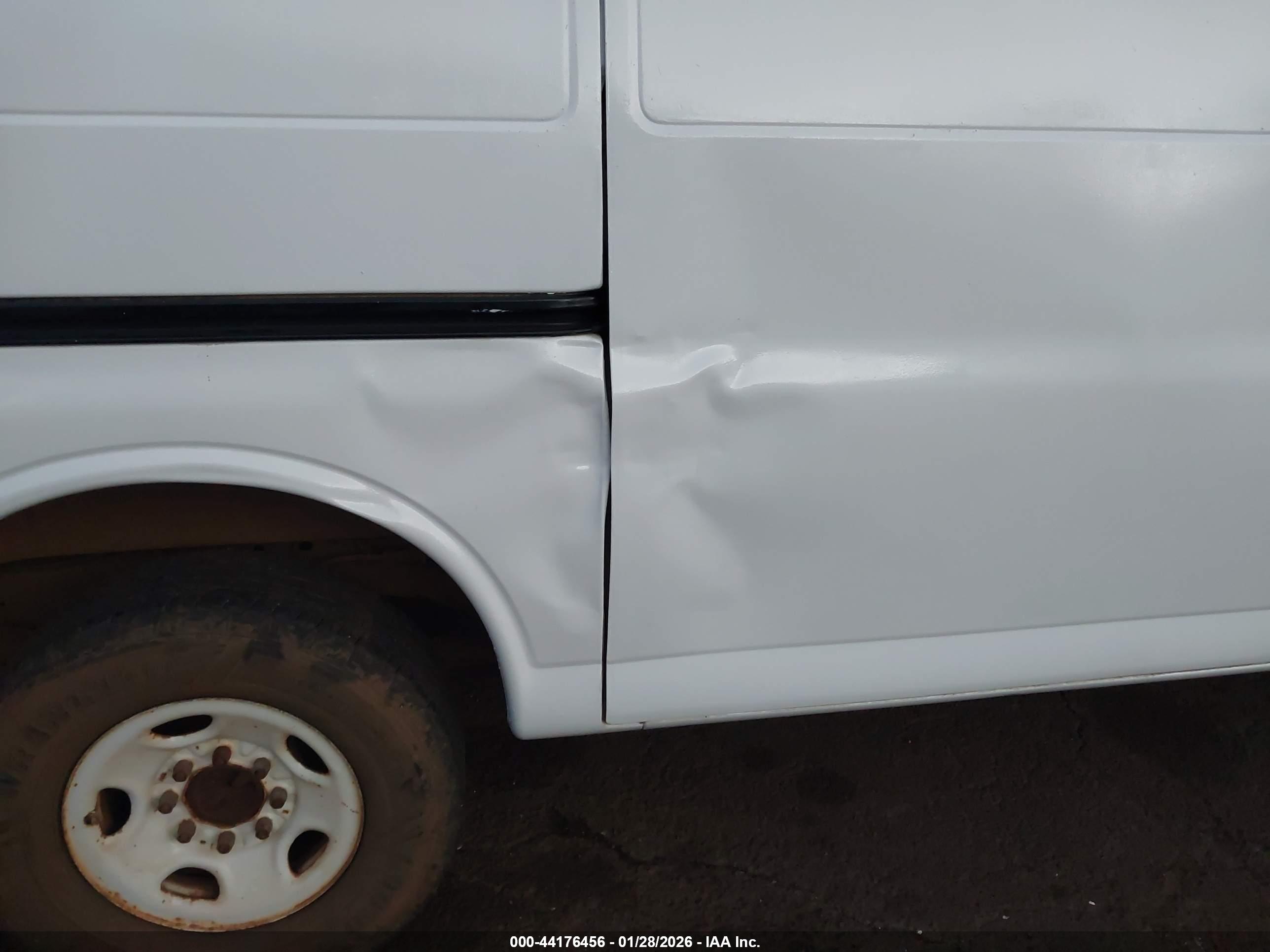 CHEVROLET EXPRESS image 6
