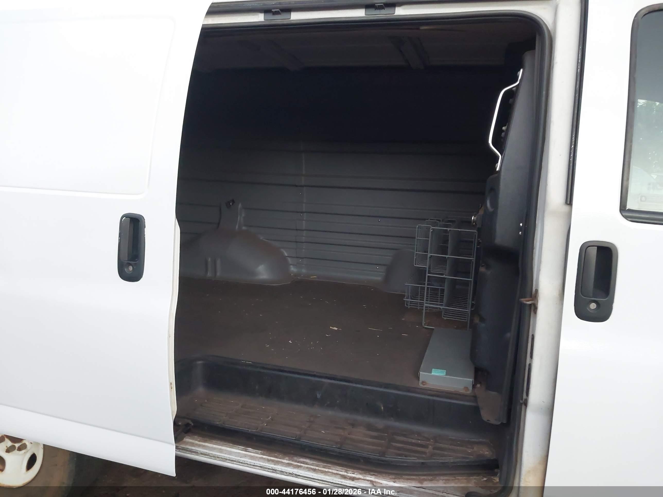 CHEVROLET EXPRESS image 8
