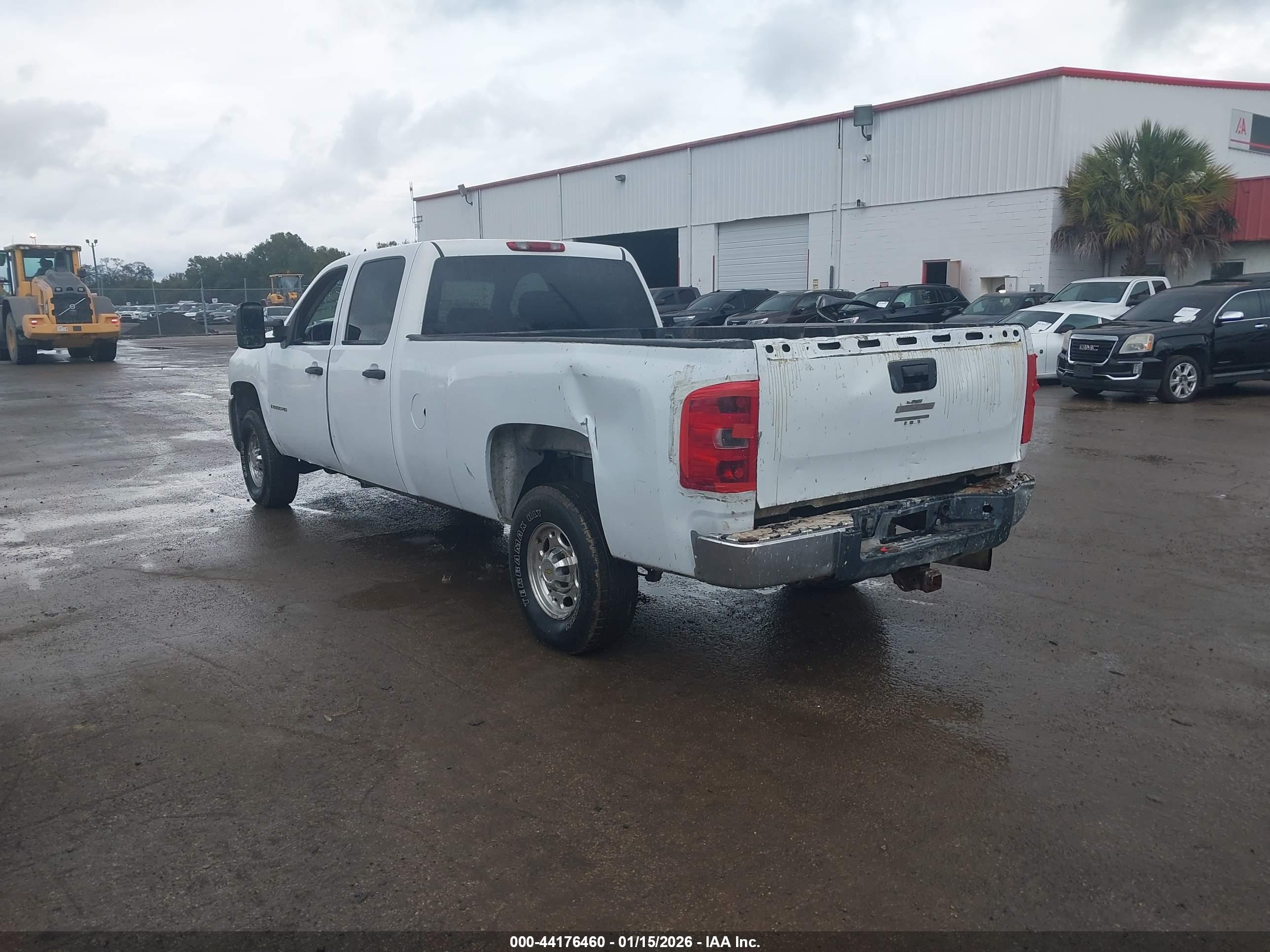 CHEVROLET SILVERADO image 3