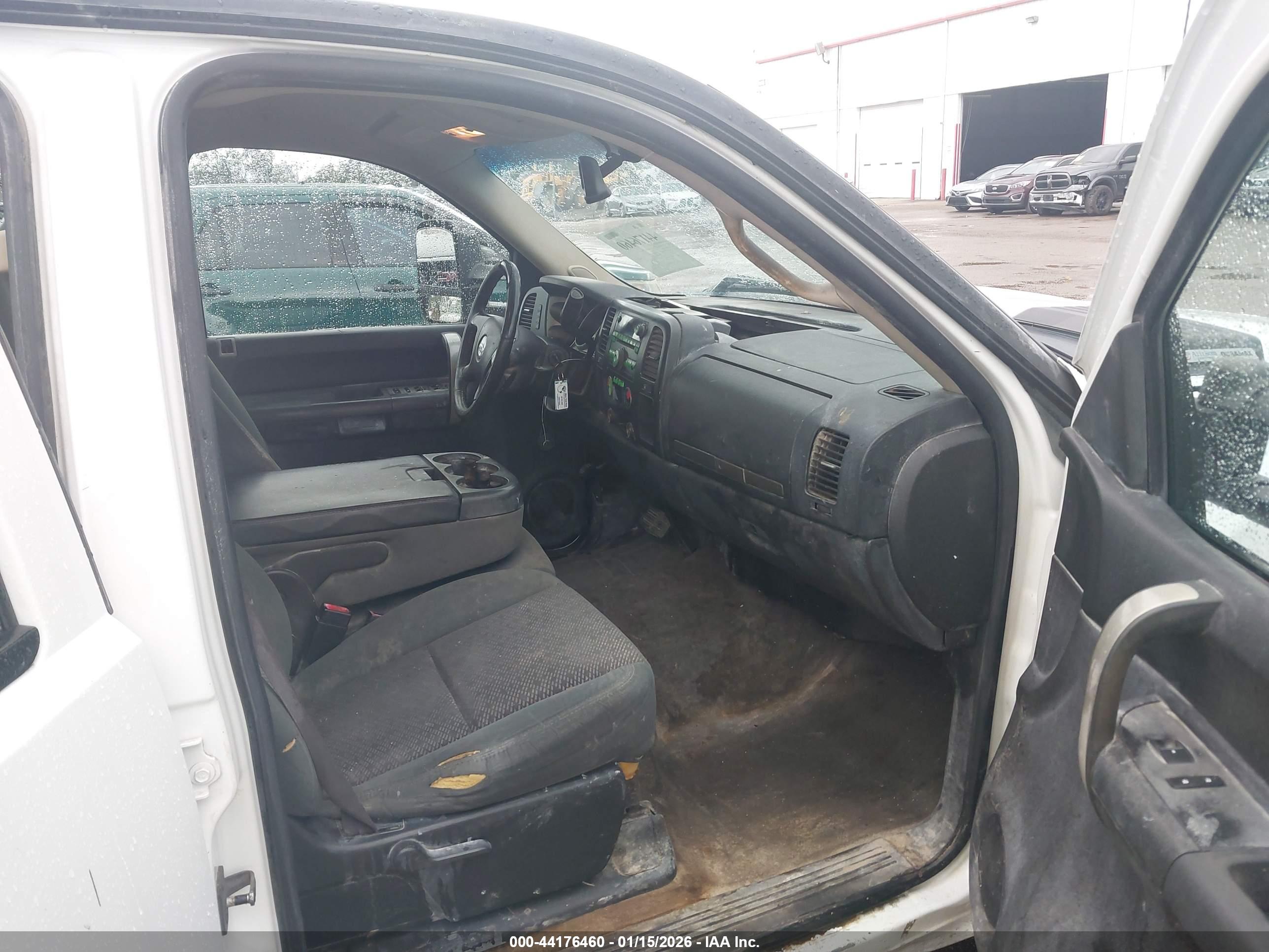 CHEVROLET SILVERADO image 5