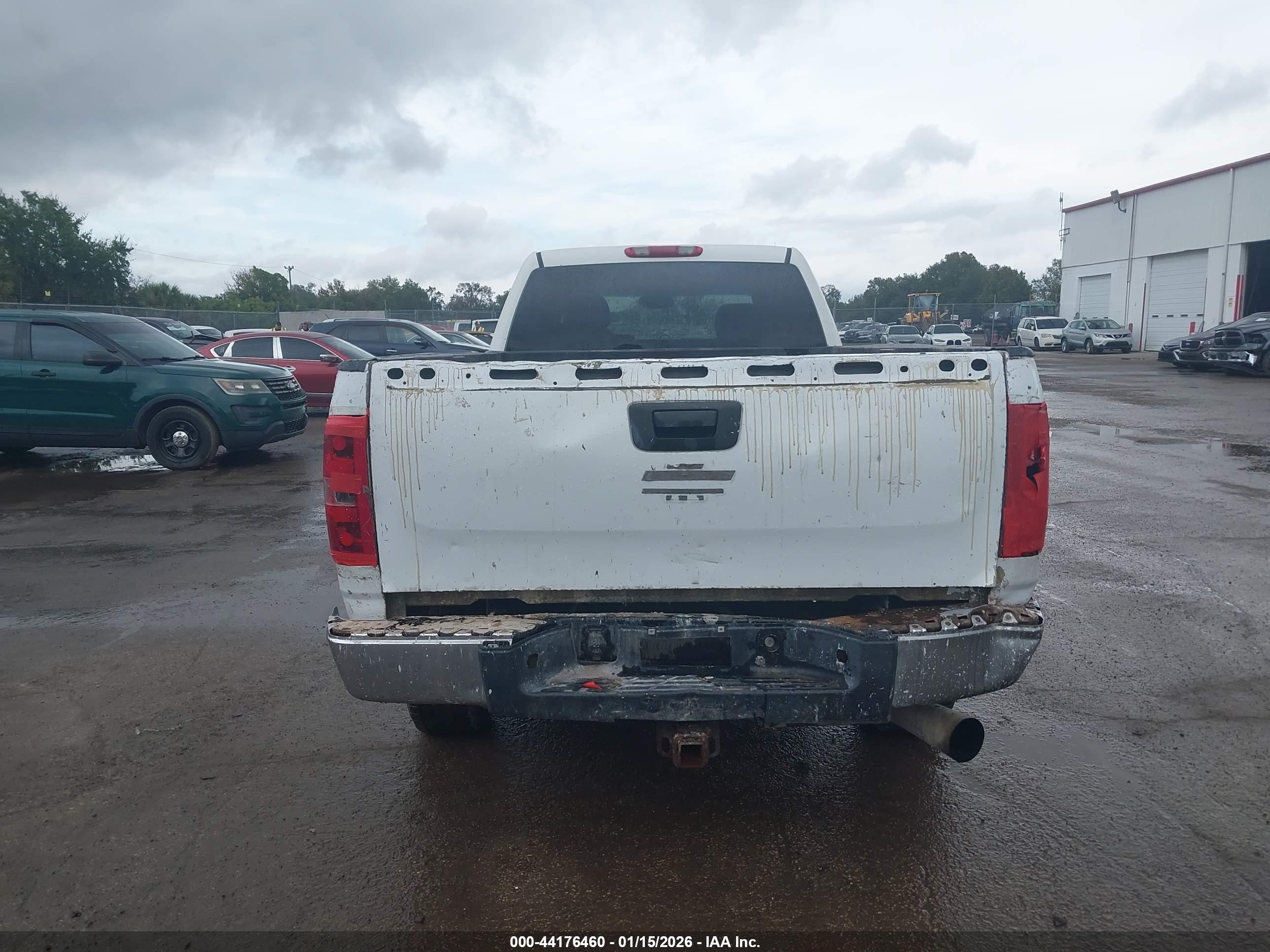 CHEVROLET SILVERADO image 6