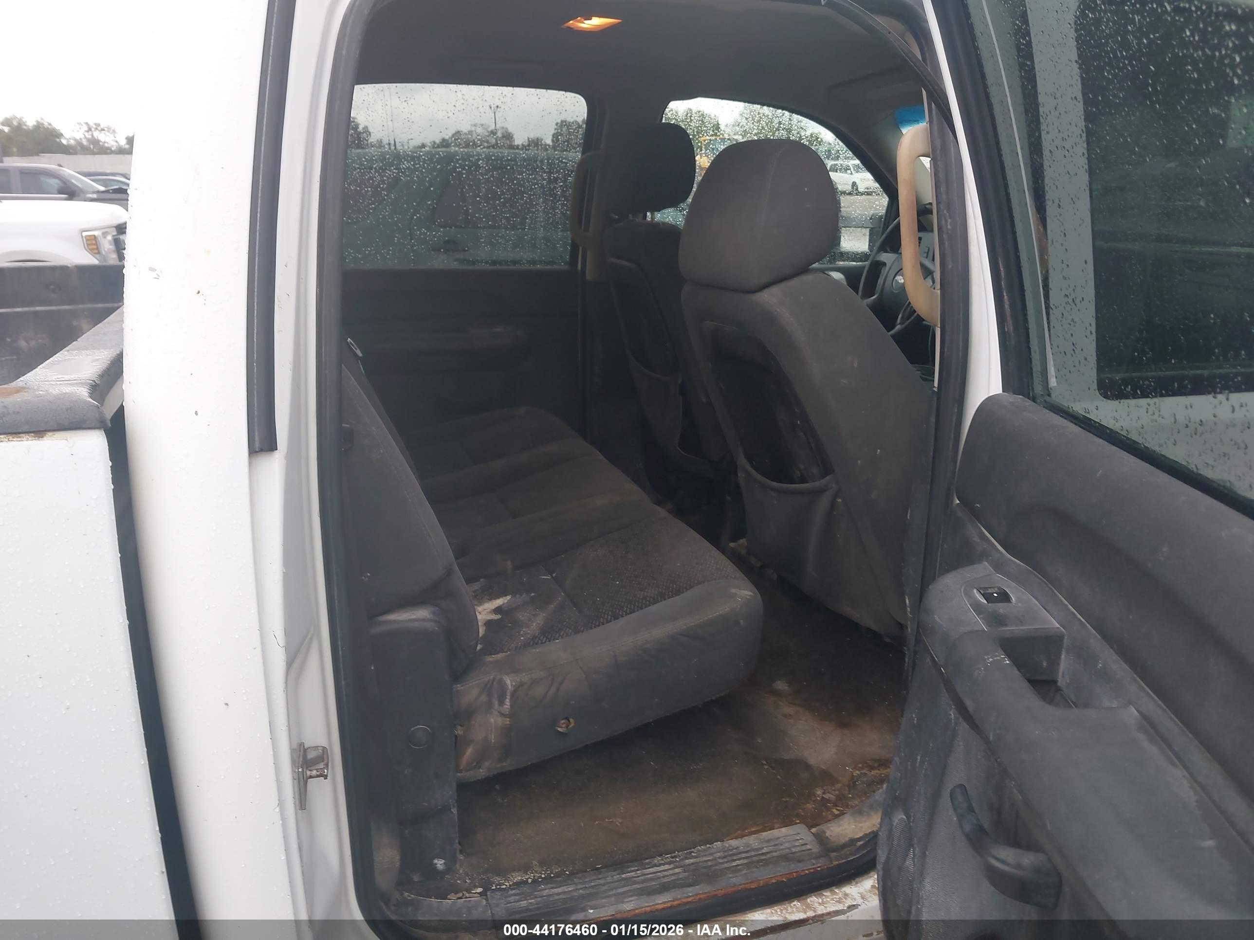 CHEVROLET SILVERADO image 8