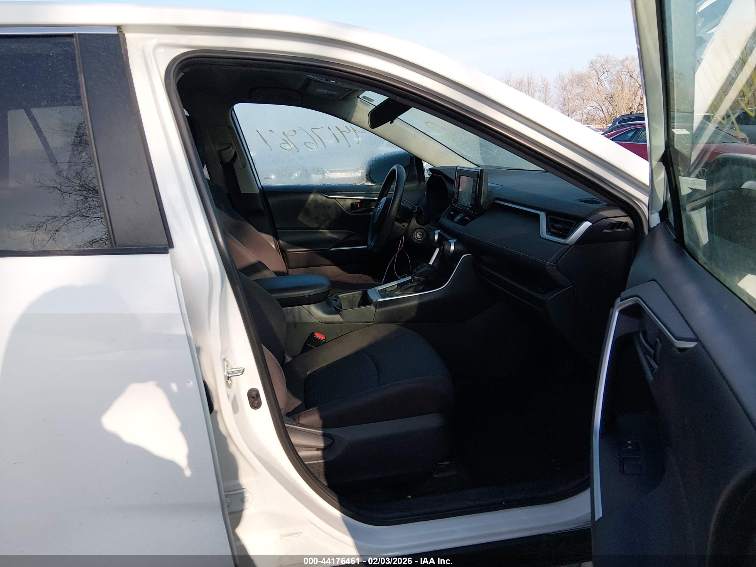 TOYOTA RAV4 image 5