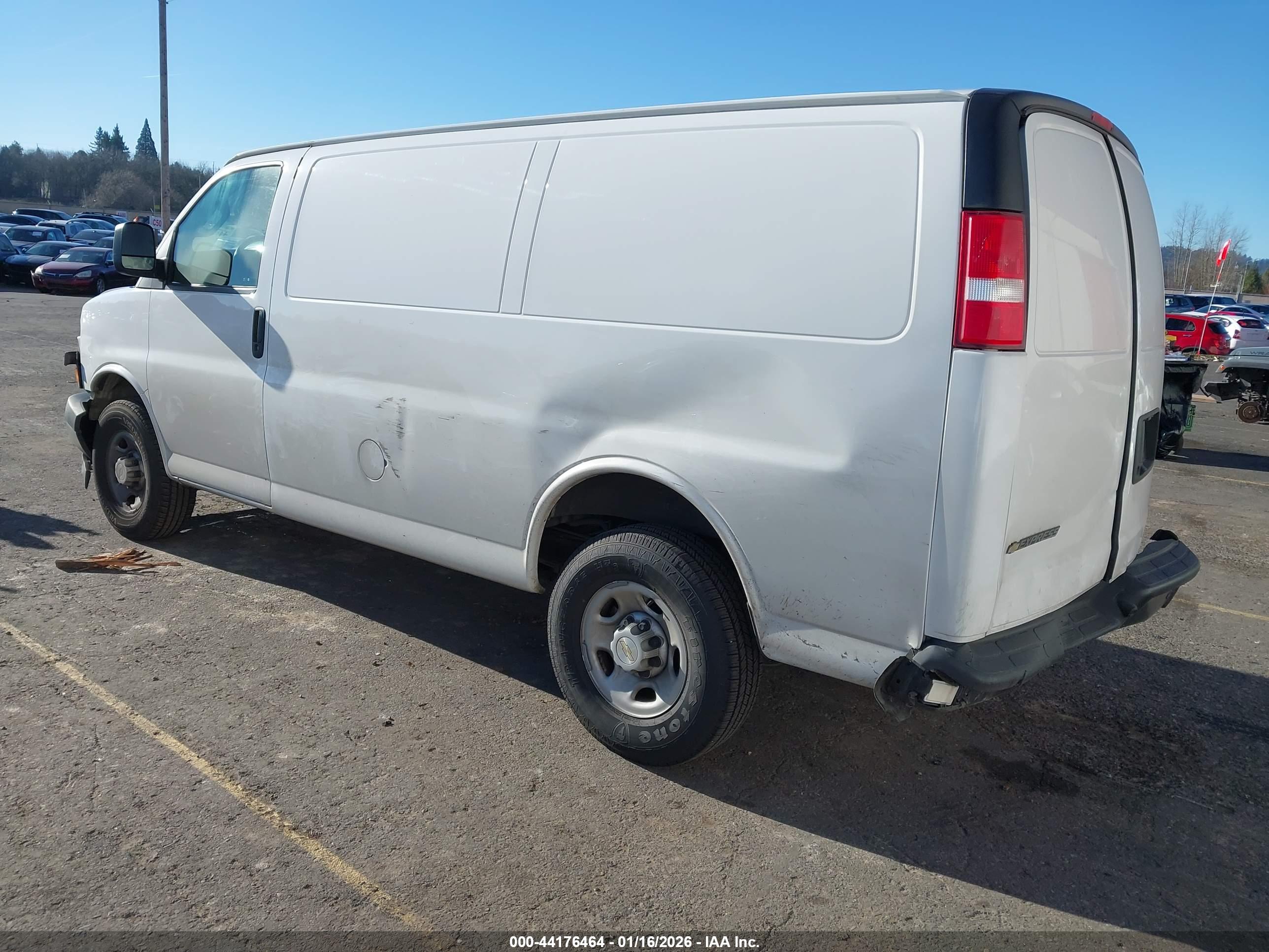CHEVROLET EXPRESS image 3