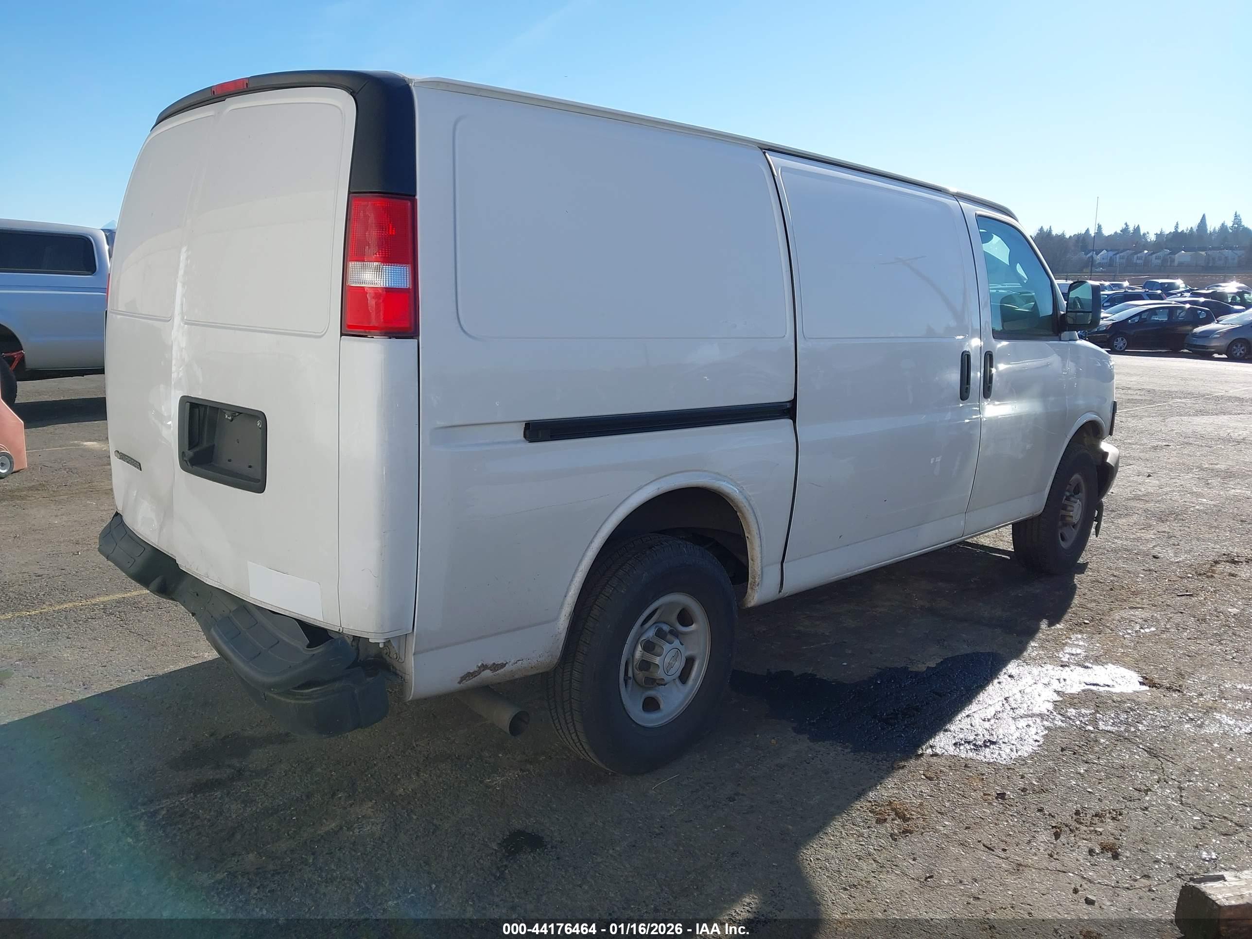 CHEVROLET EXPRESS image 4