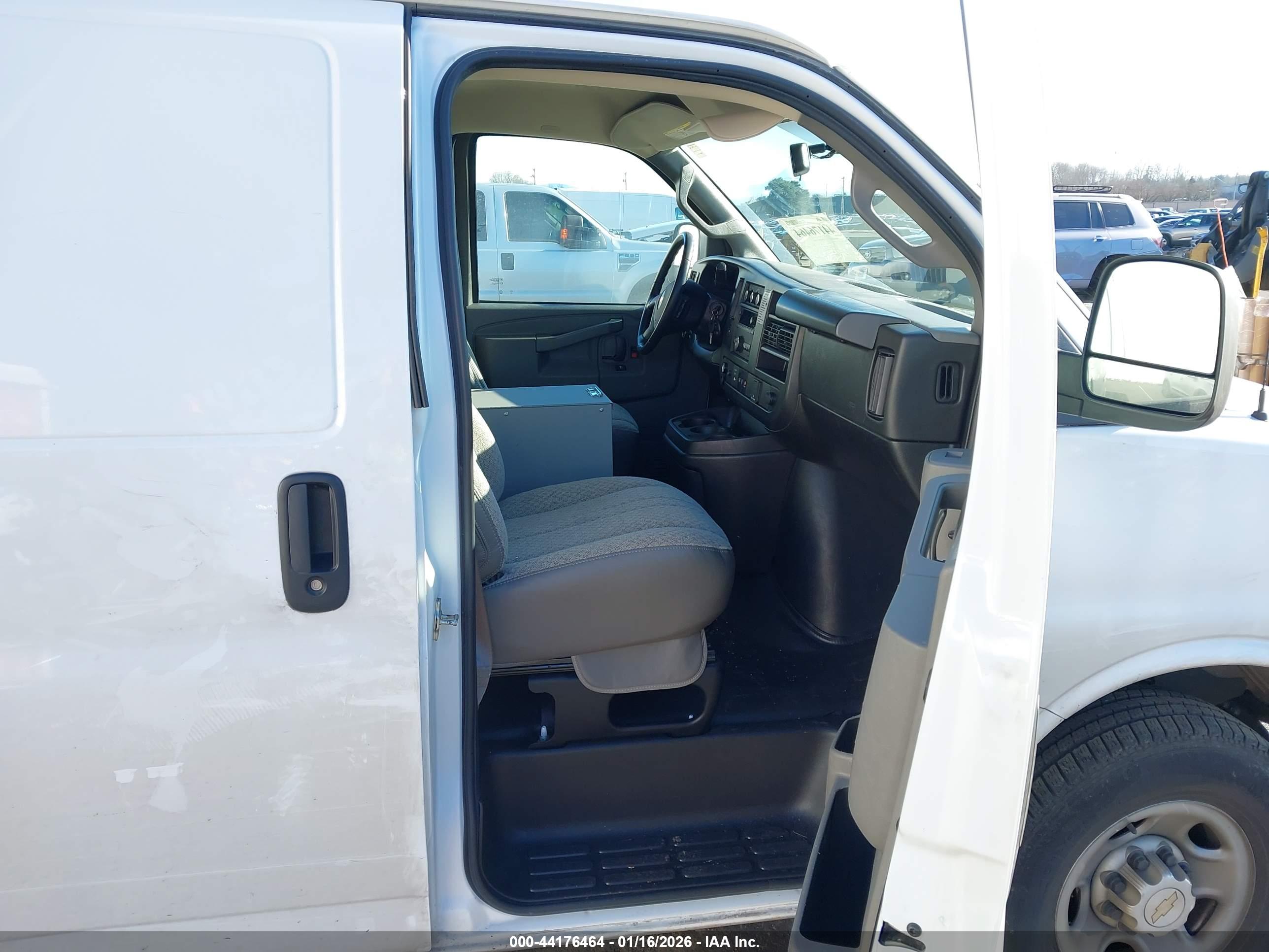 CHEVROLET EXPRESS image 5