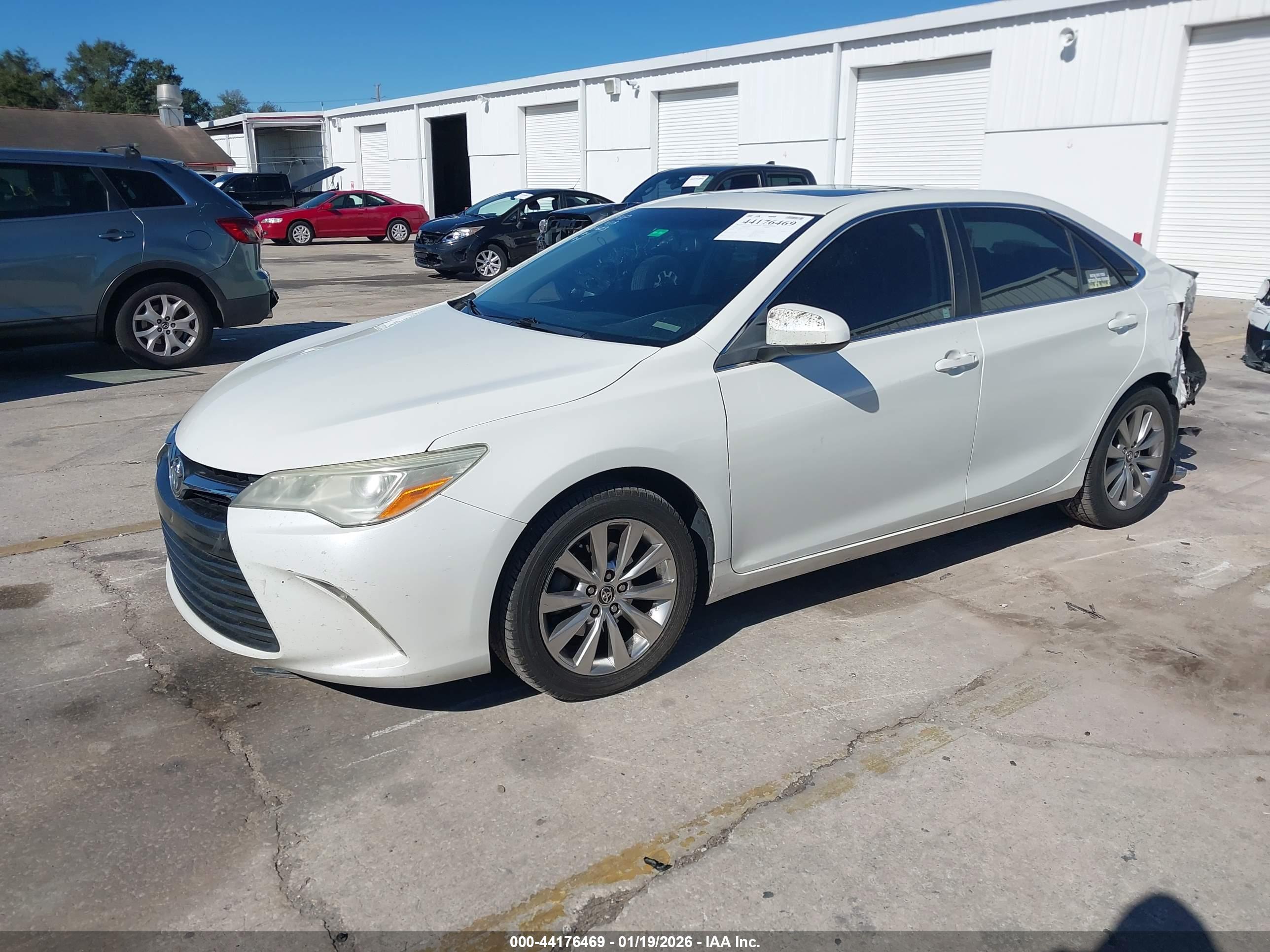TOYOTA CAMRY image 2