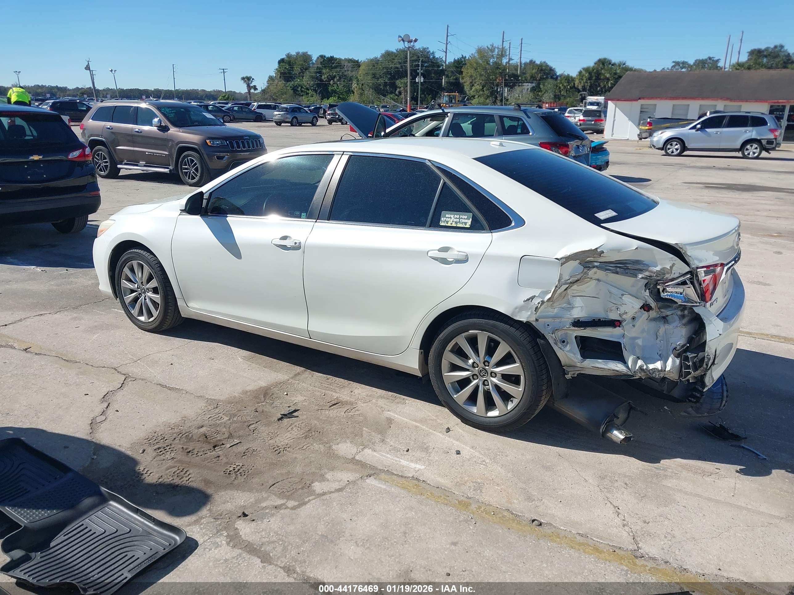 TOYOTA CAMRY image 3