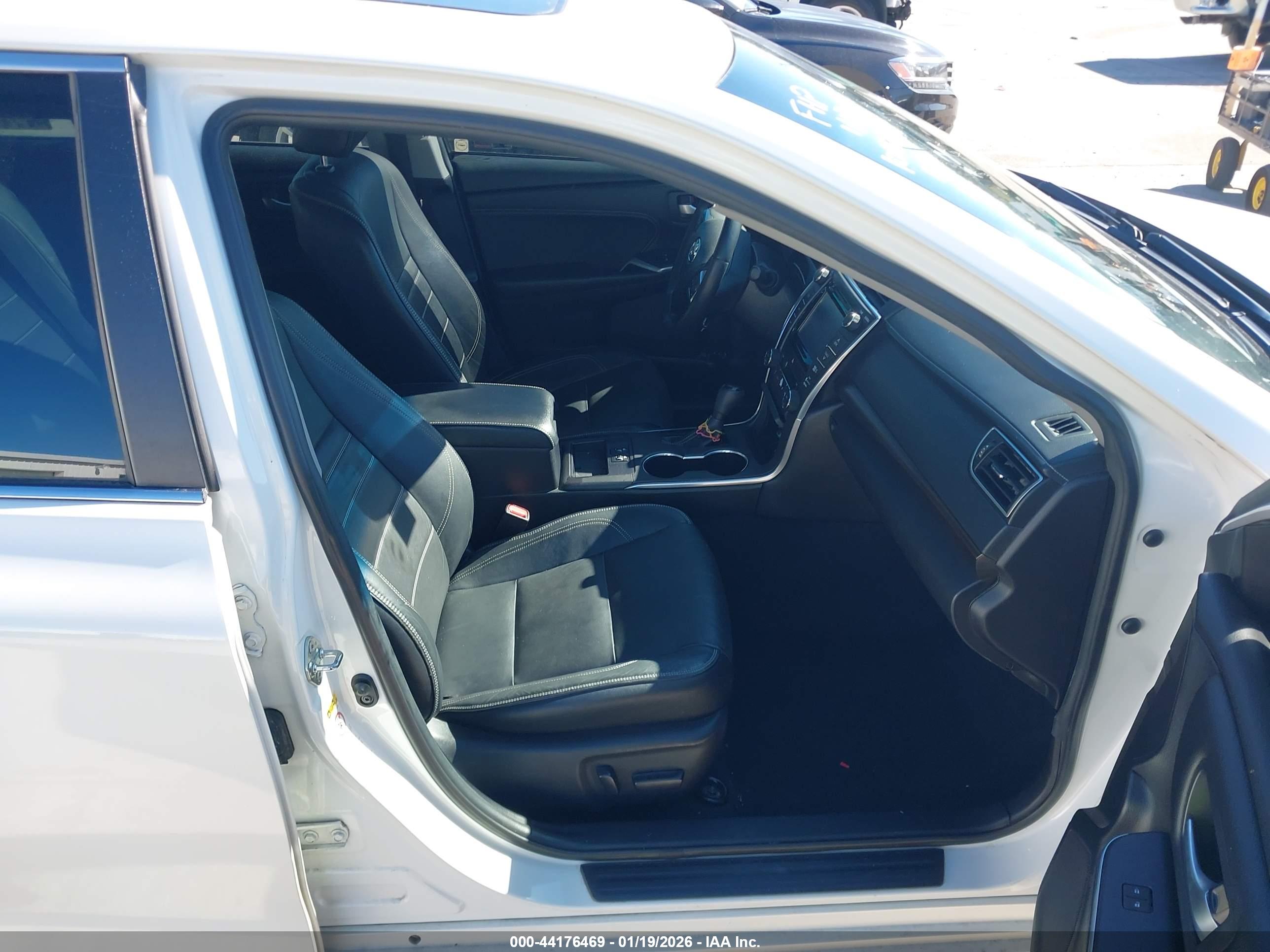TOYOTA CAMRY image 5