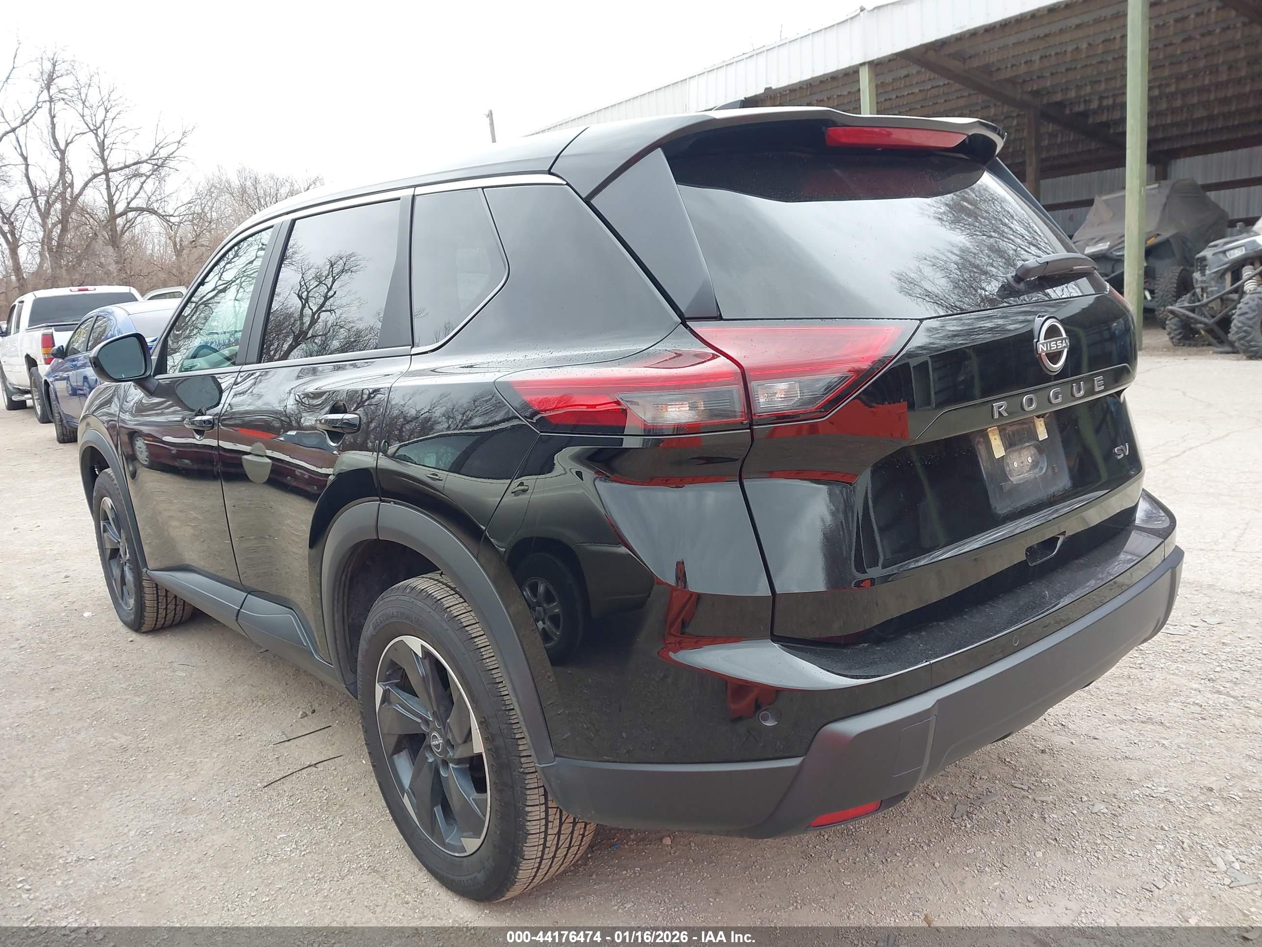 NISSAN ROGUE image 3