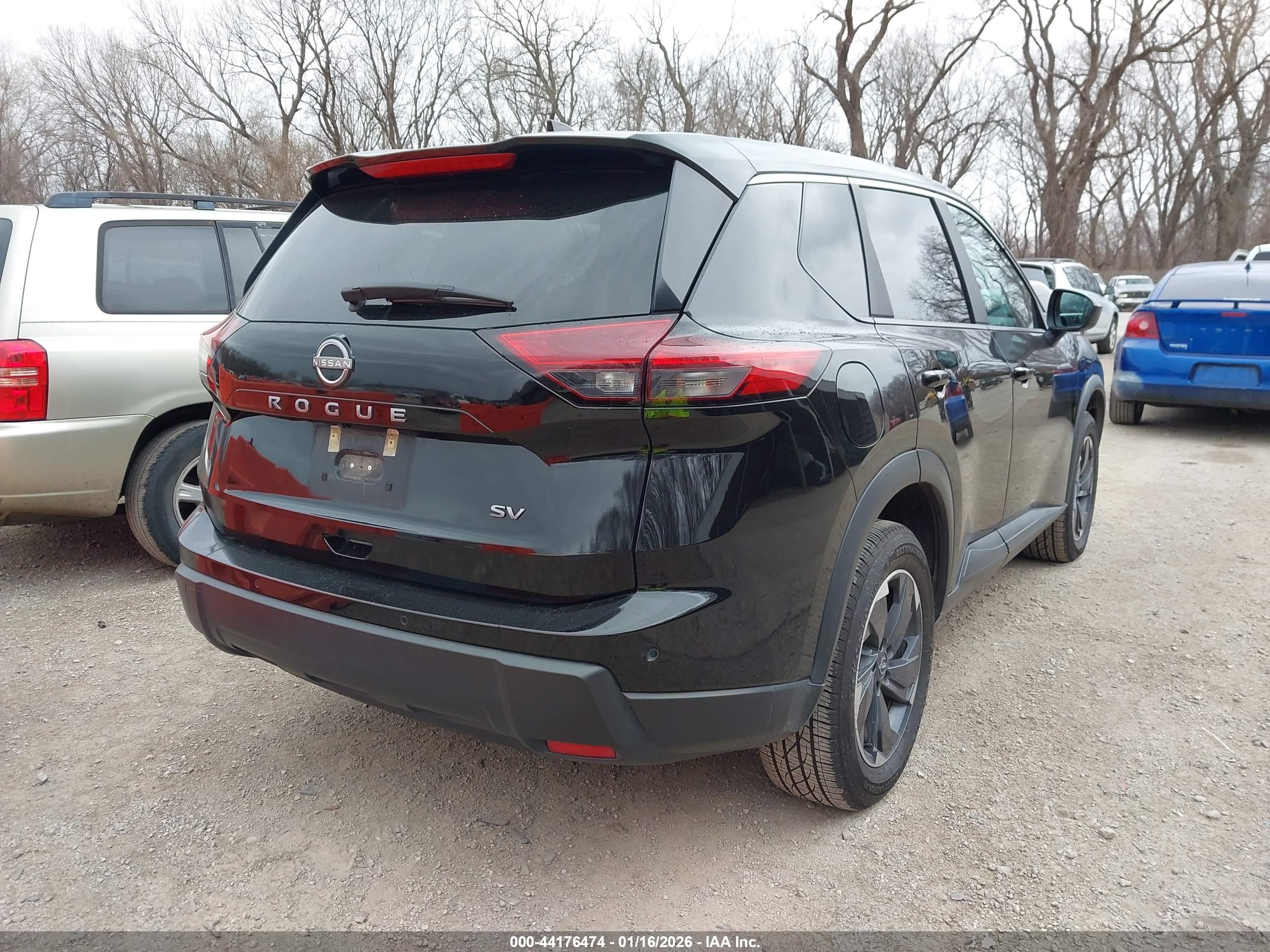 NISSAN ROGUE image 4