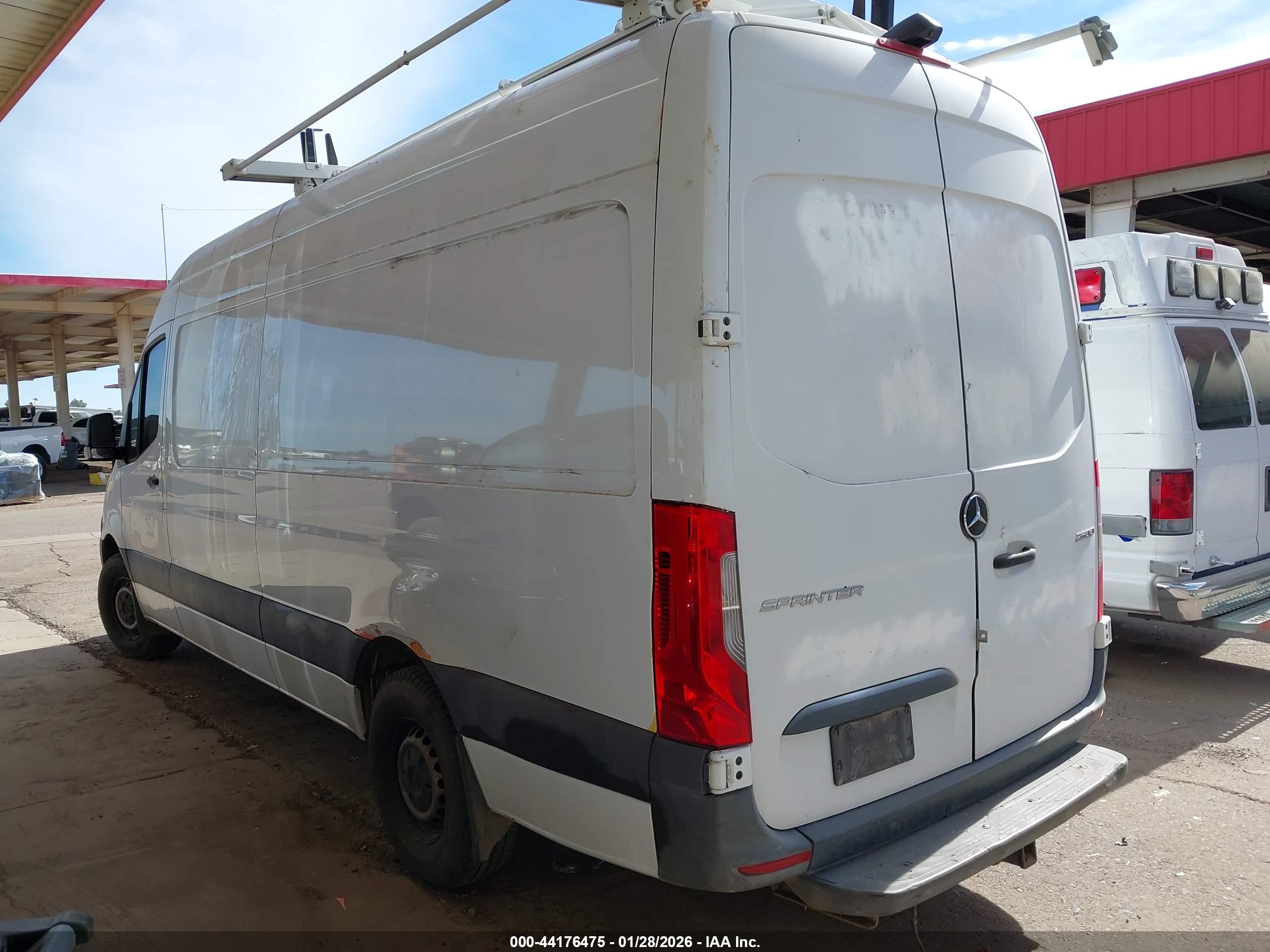 MERCEDES-BENZ SPRINTER image 3
