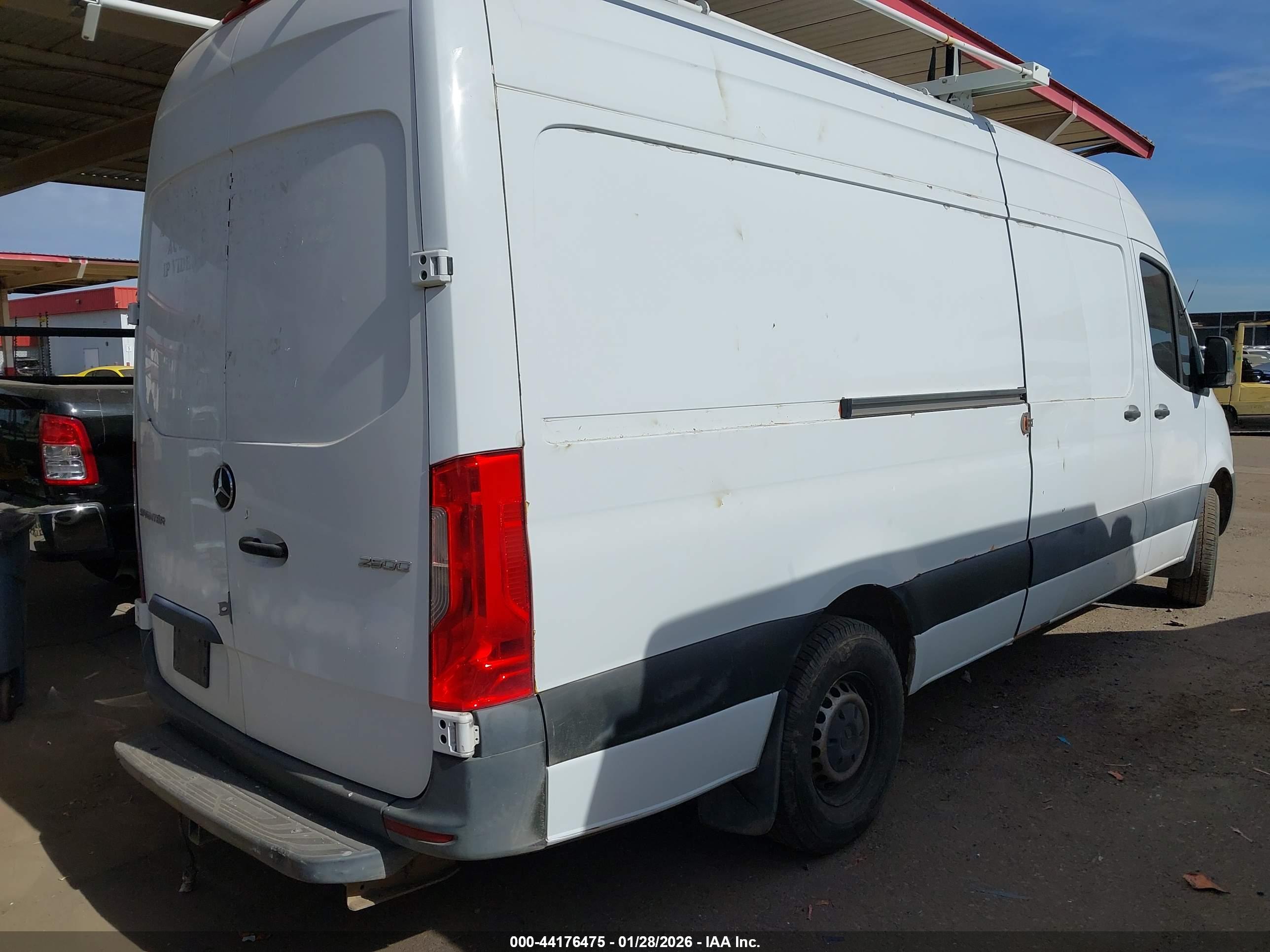 MERCEDES-BENZ SPRINTER image 4