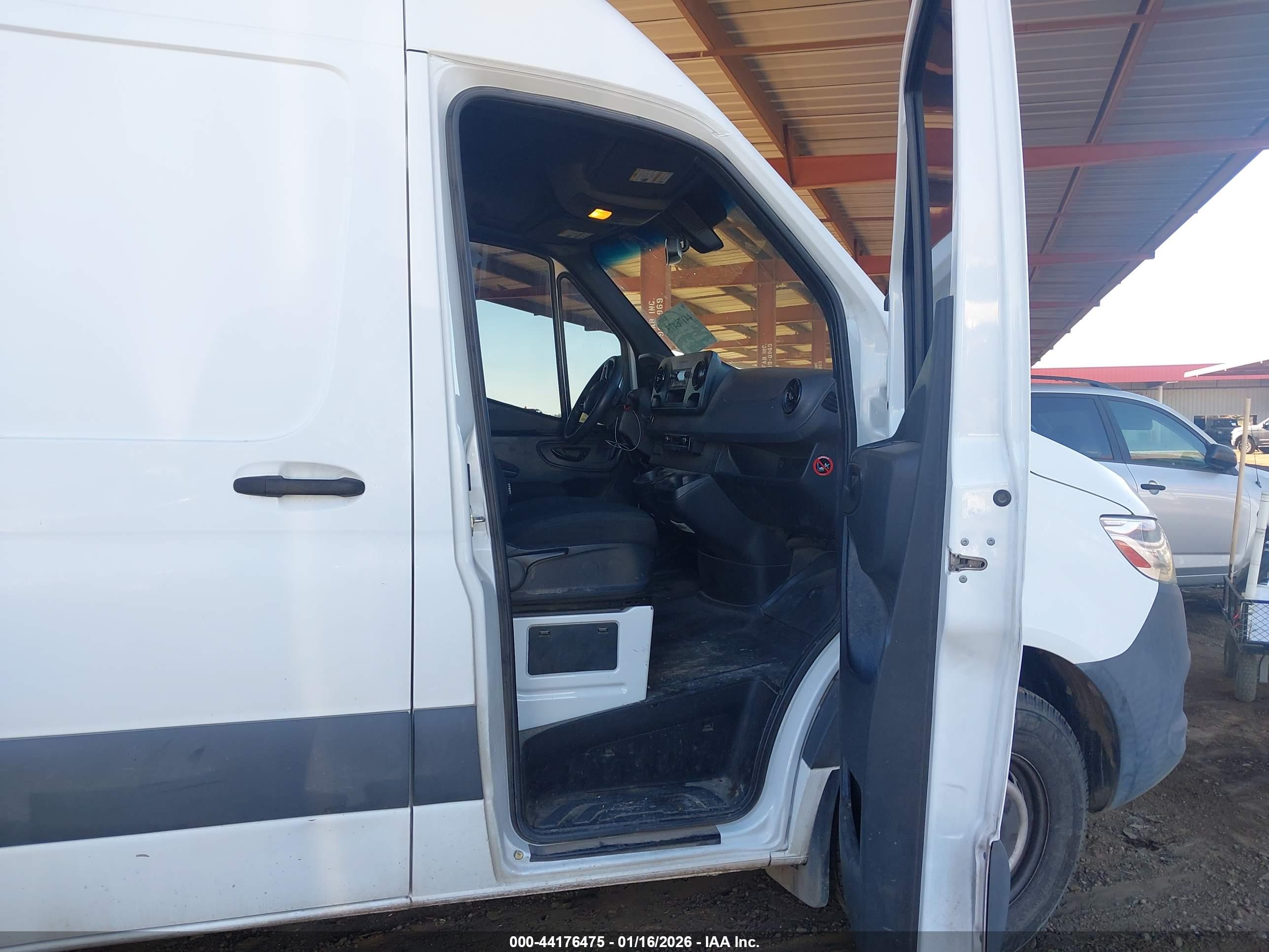 MERCEDES-BENZ SPRINTER image 5