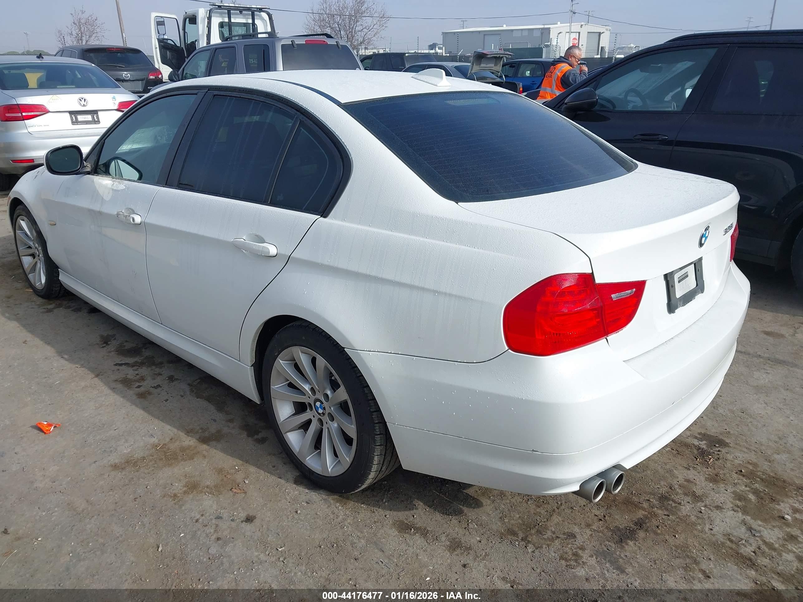 BMW 328I image 3