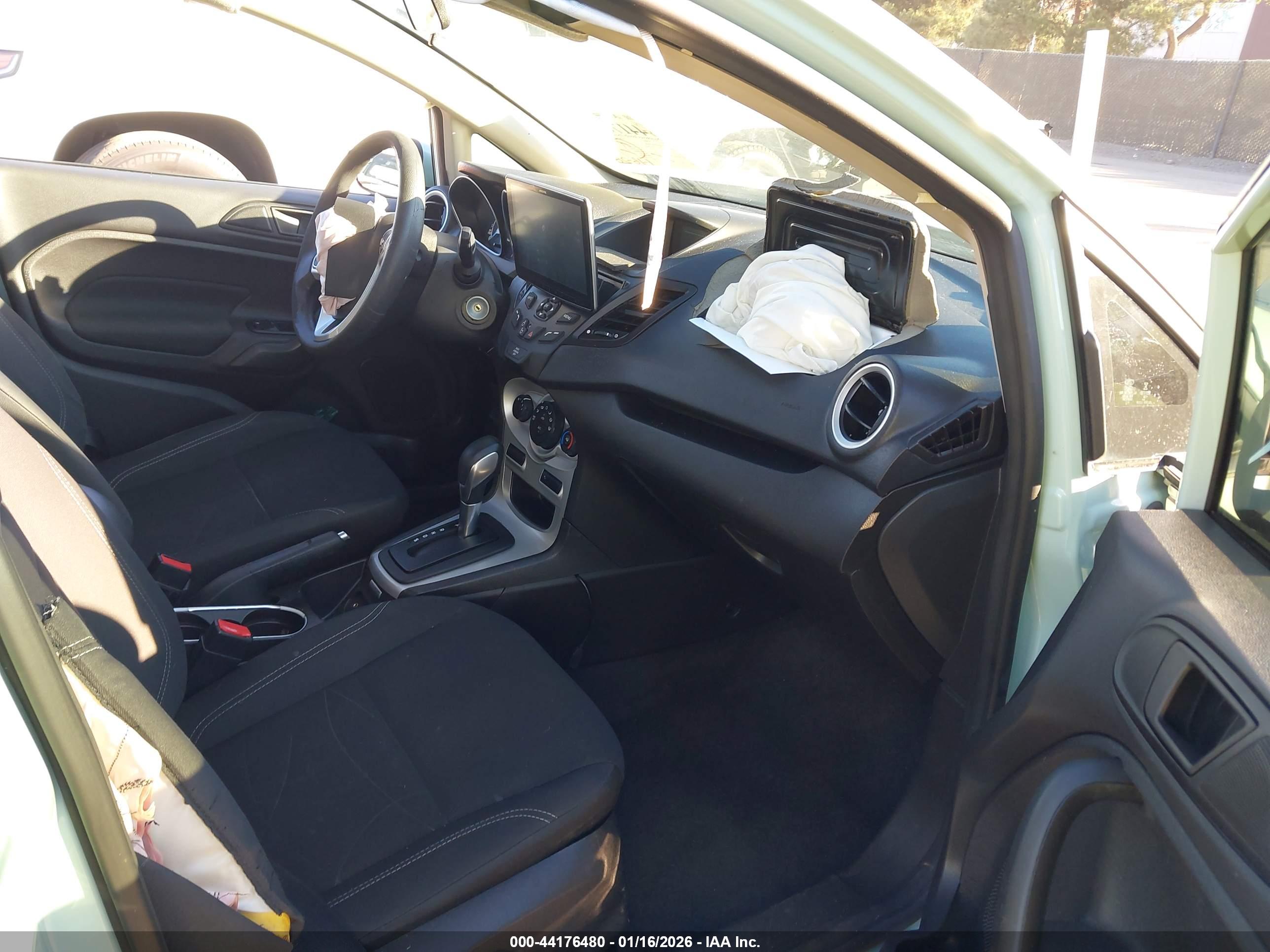 FORD FIESTA image 5