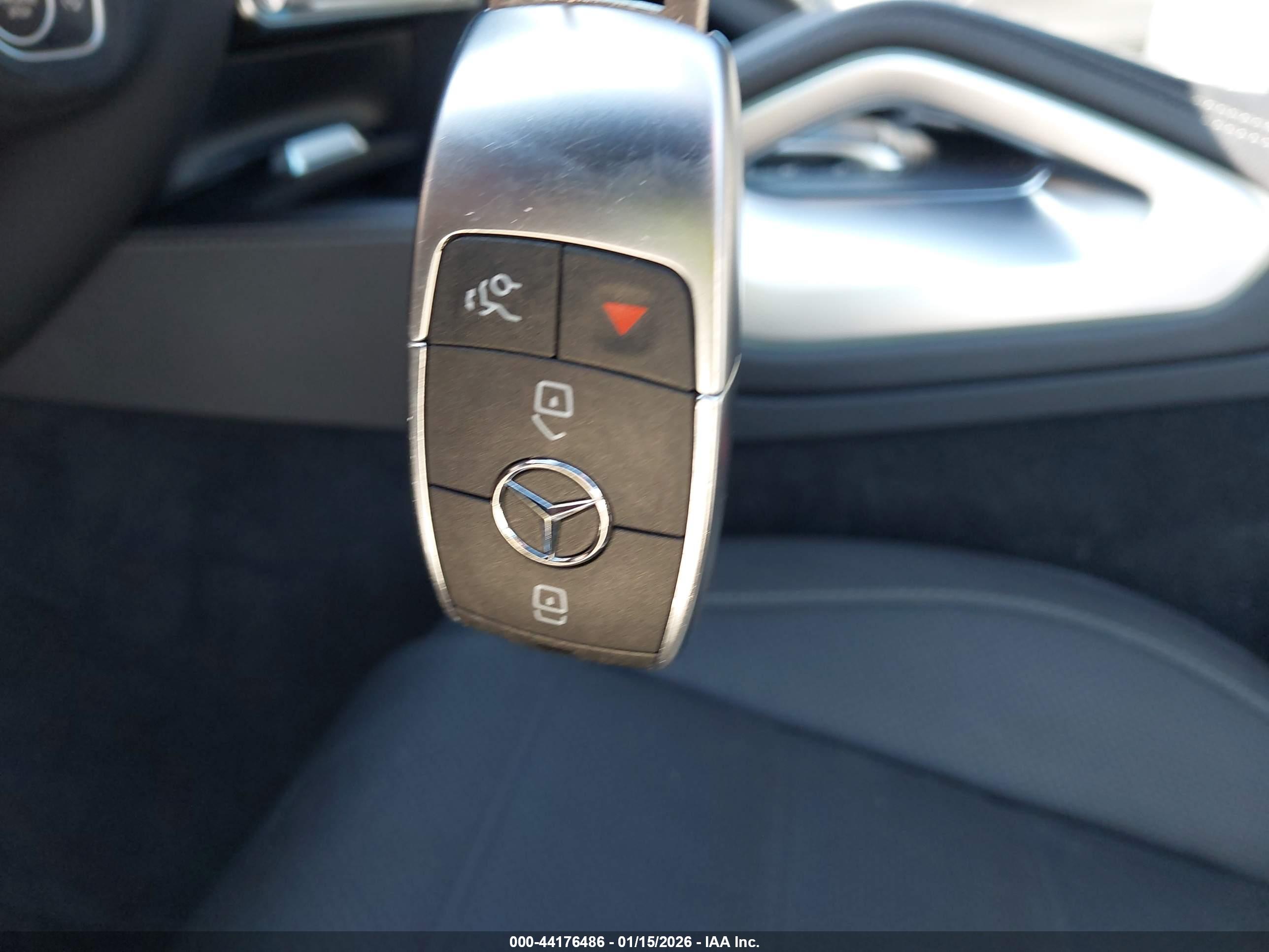MERCEDES-BENZ GLS image 11