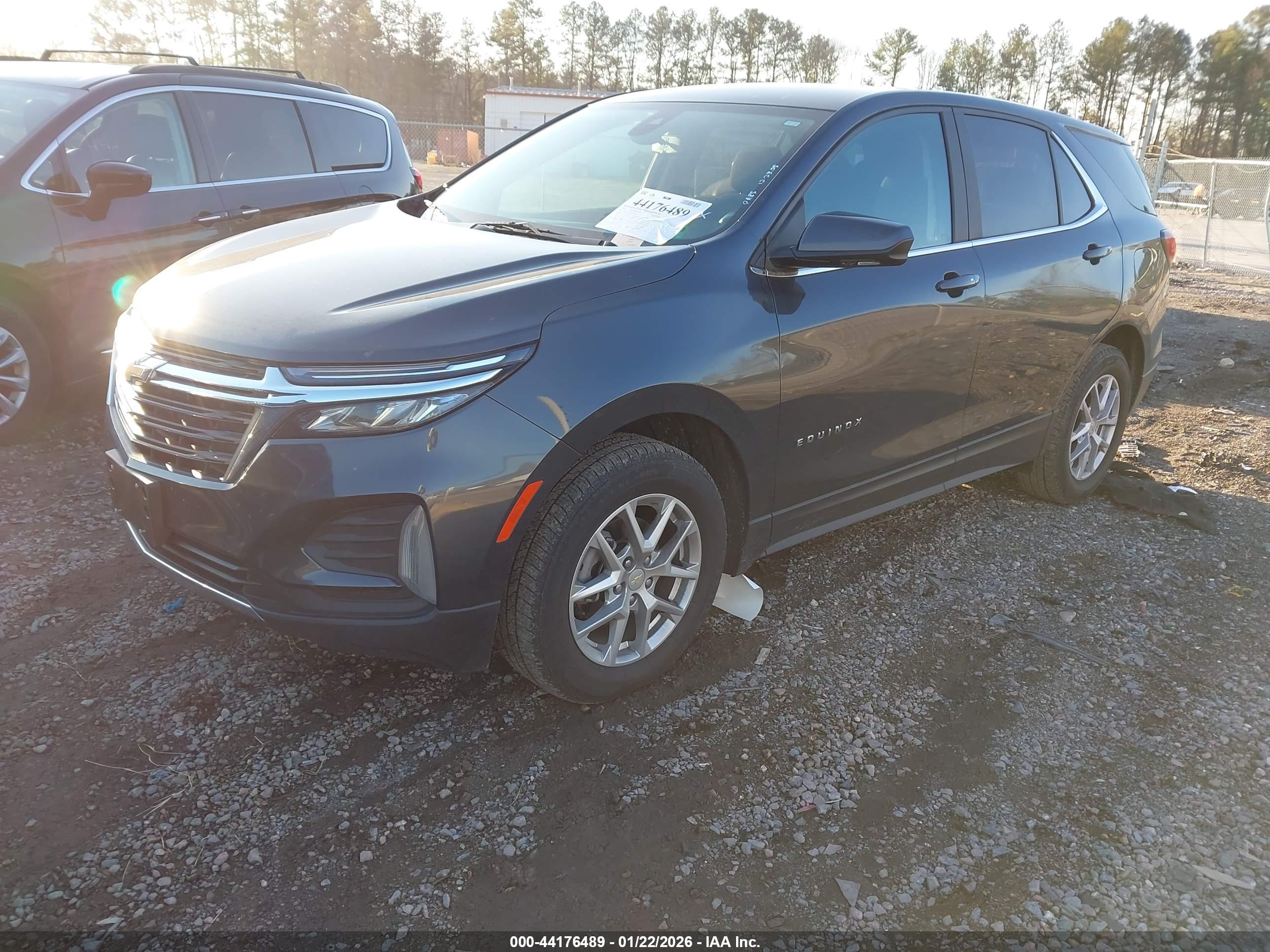 CHEVROLET EQUINOX image 2