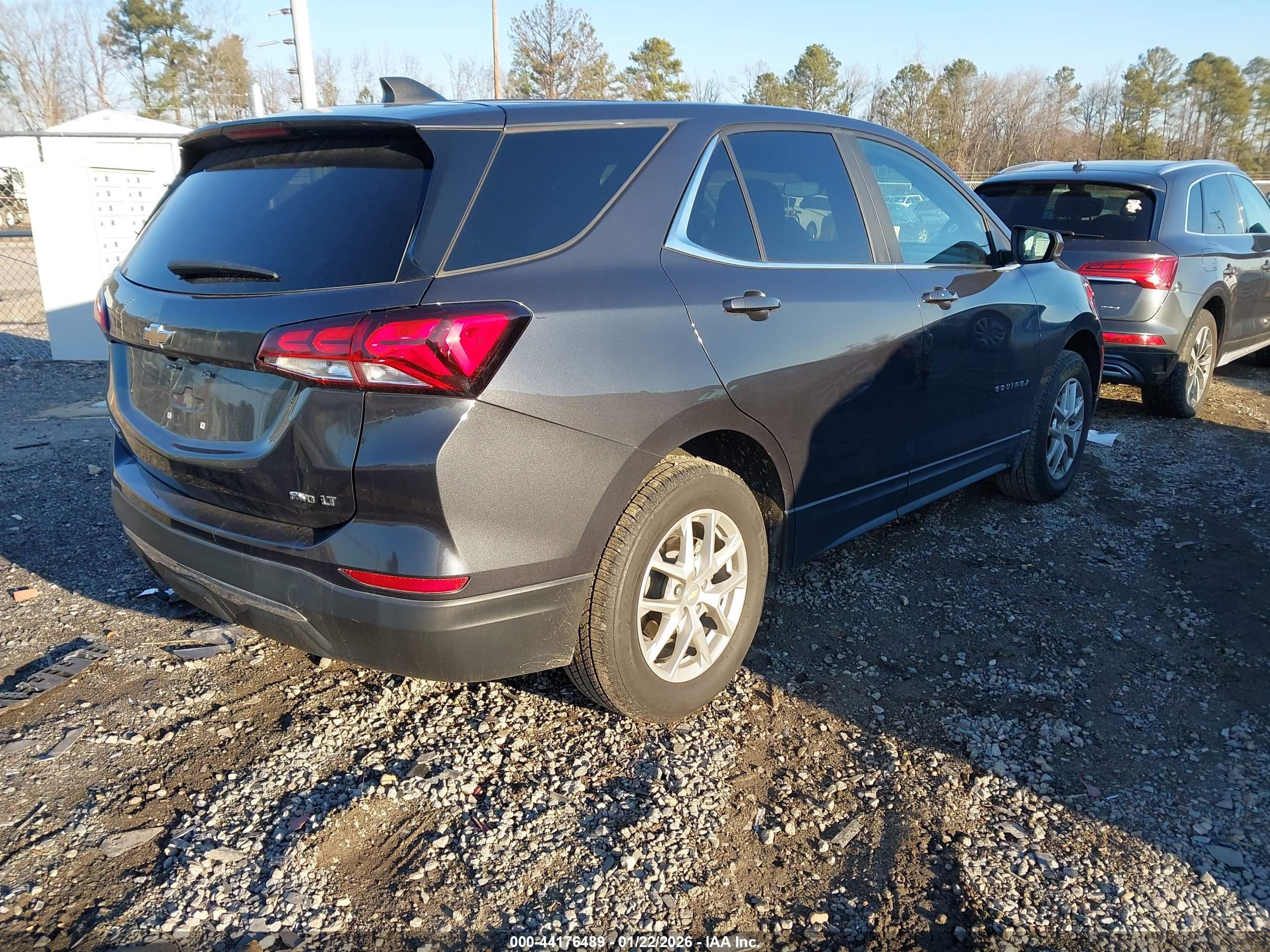 CHEVROLET EQUINOX image 4