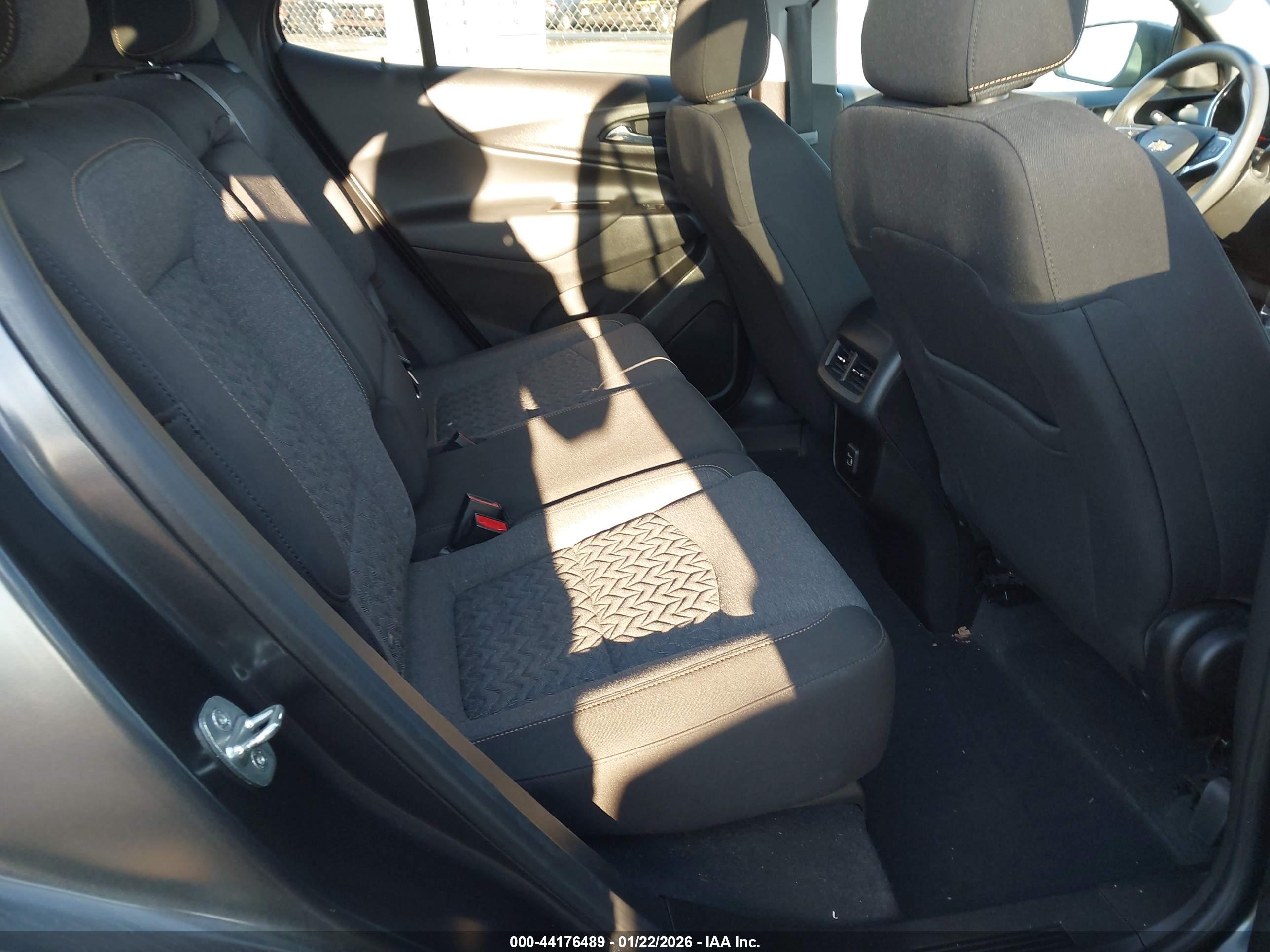 CHEVROLET EQUINOX image 8