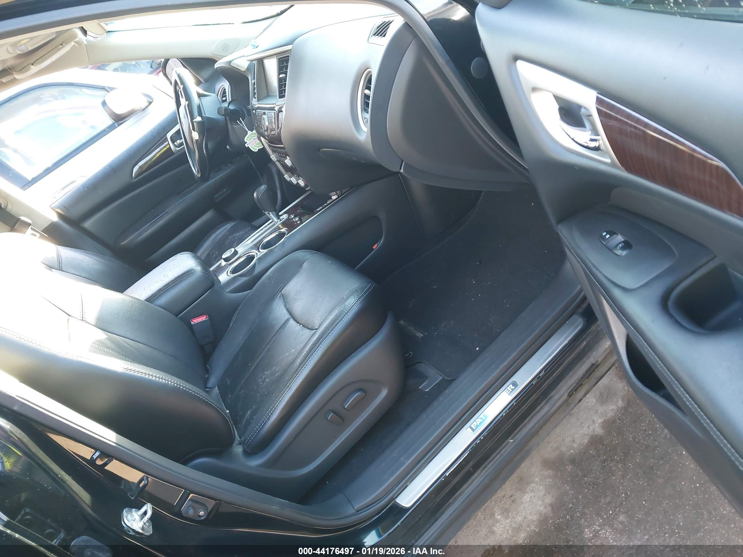 NISSAN PATHFINDER image 5