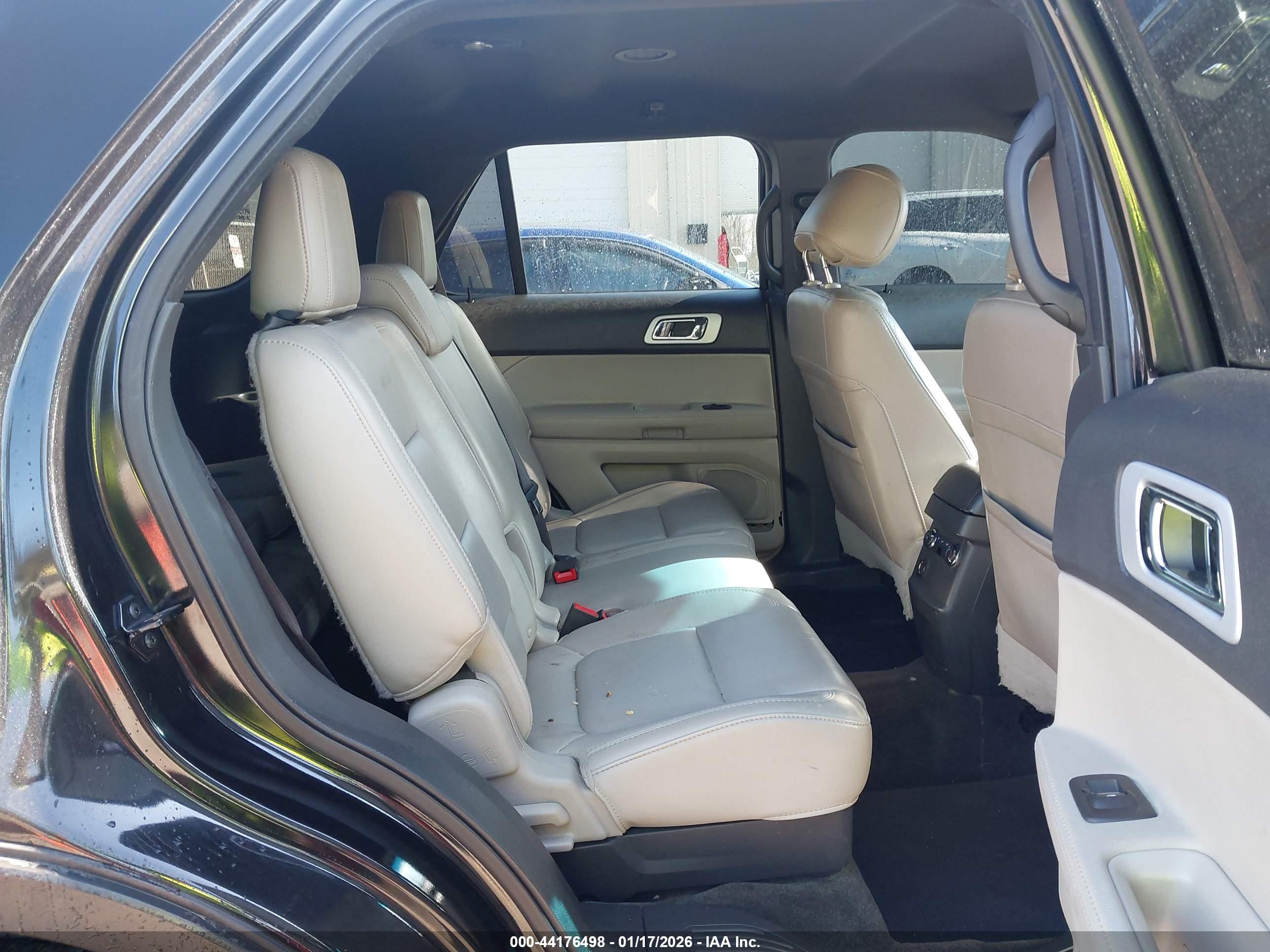 FORD EXPLORER image 8