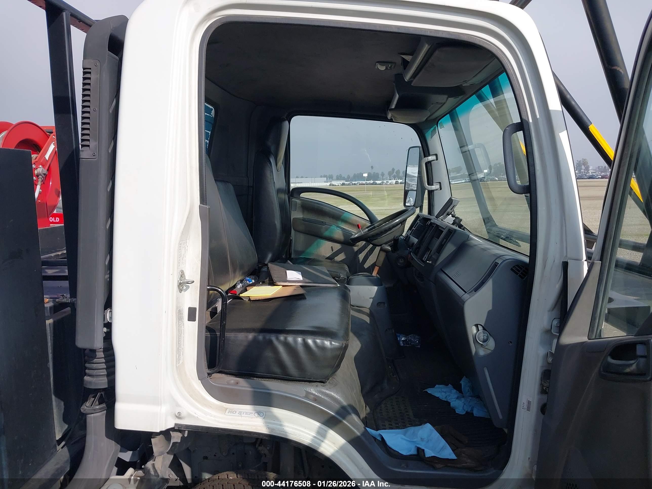 ISUZU NPR image 8
