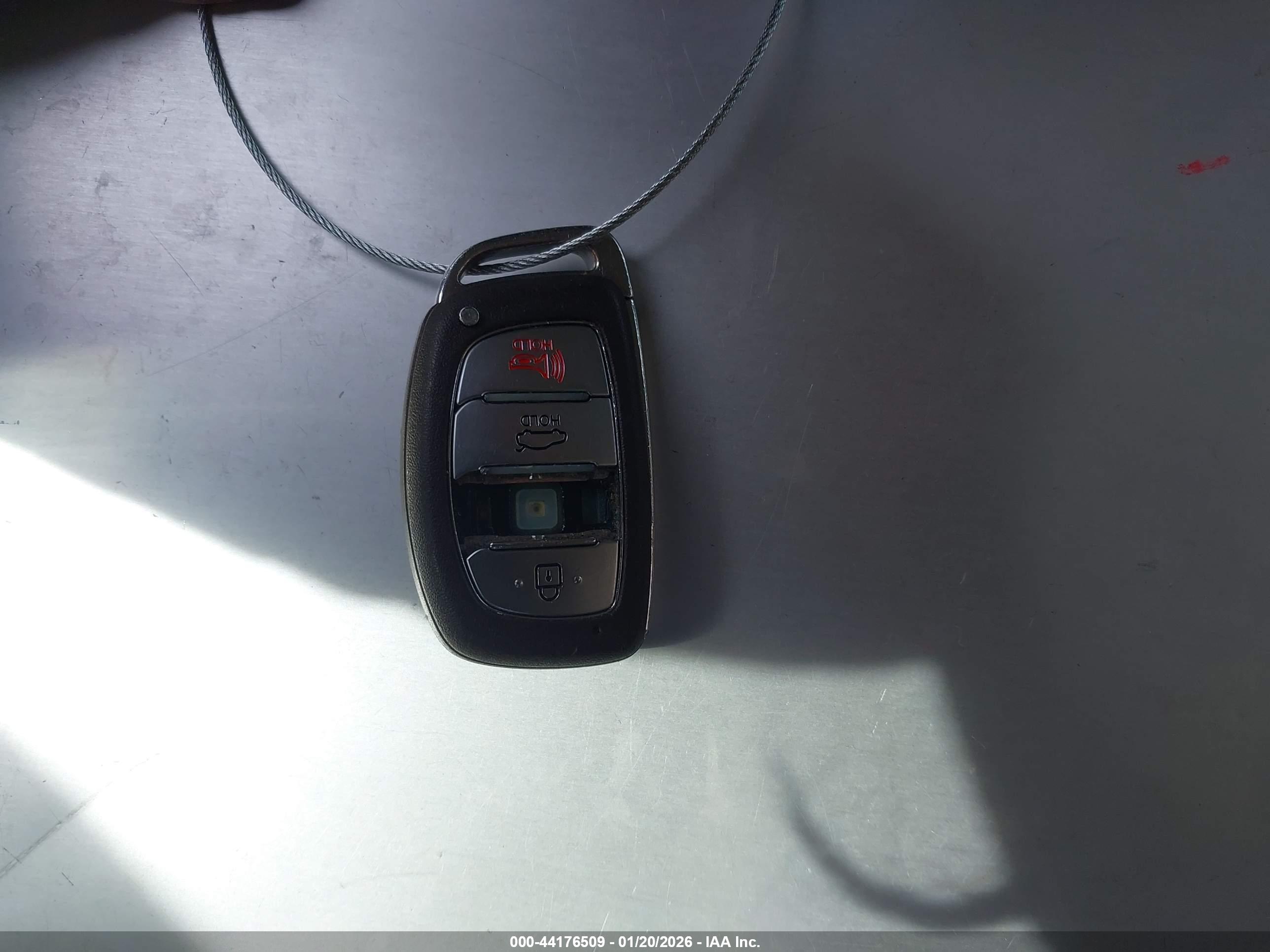 HYUNDAI ELANTRA image 11