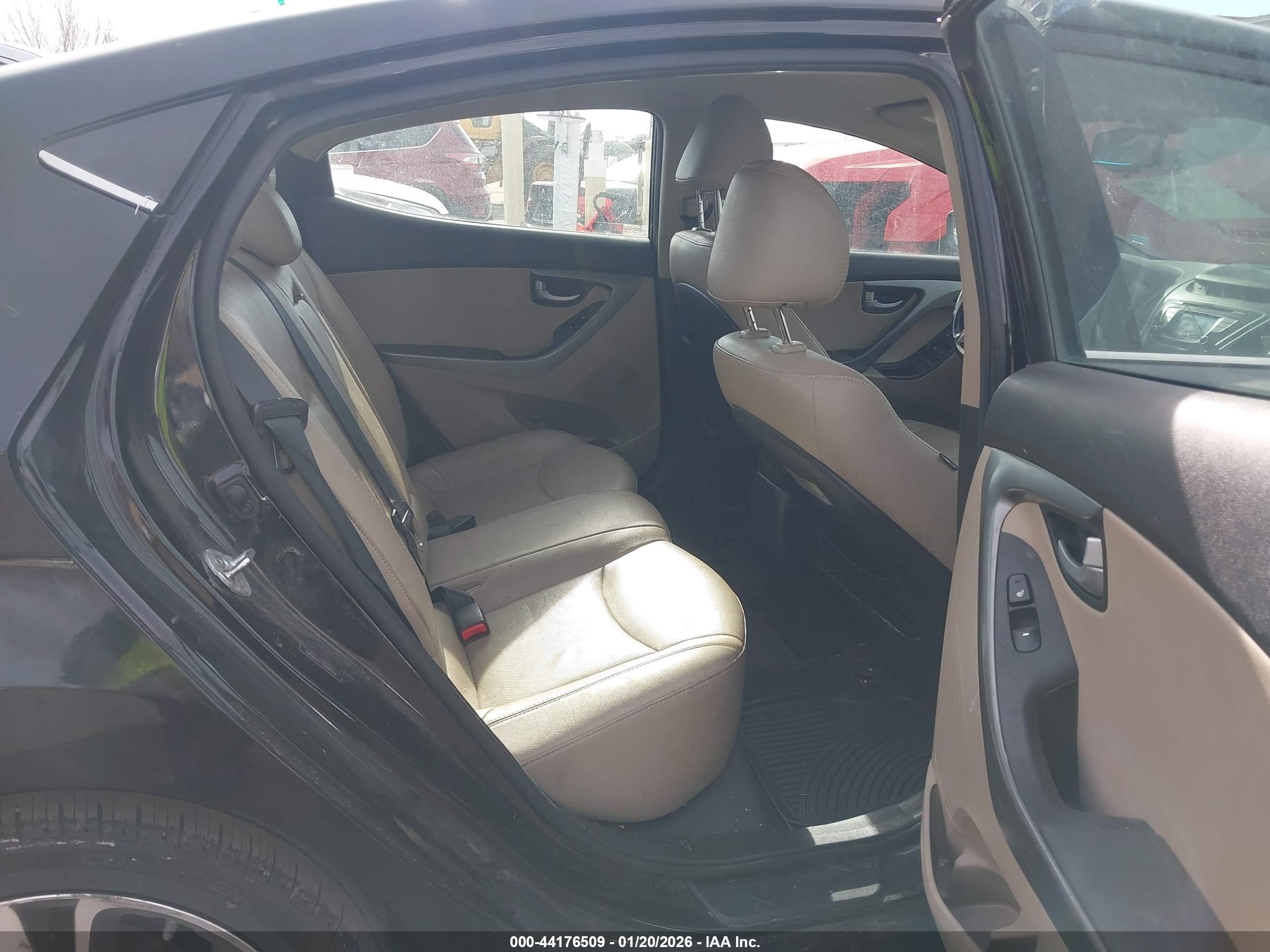 HYUNDAI ELANTRA image 8