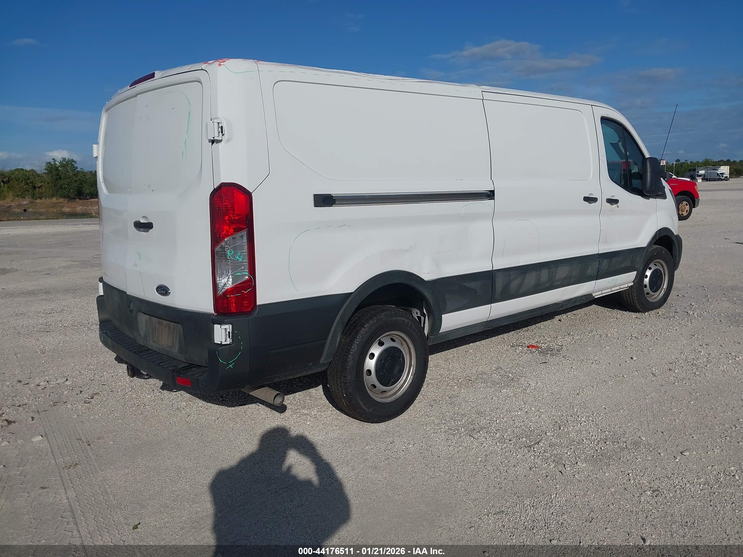 FORD TRANSIT-250 image 4